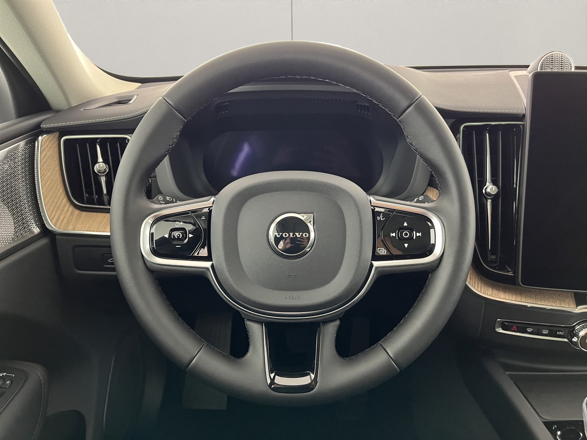 VOLVO XC60 2.0 T8 TE Ultra Dark eAWD-image-10