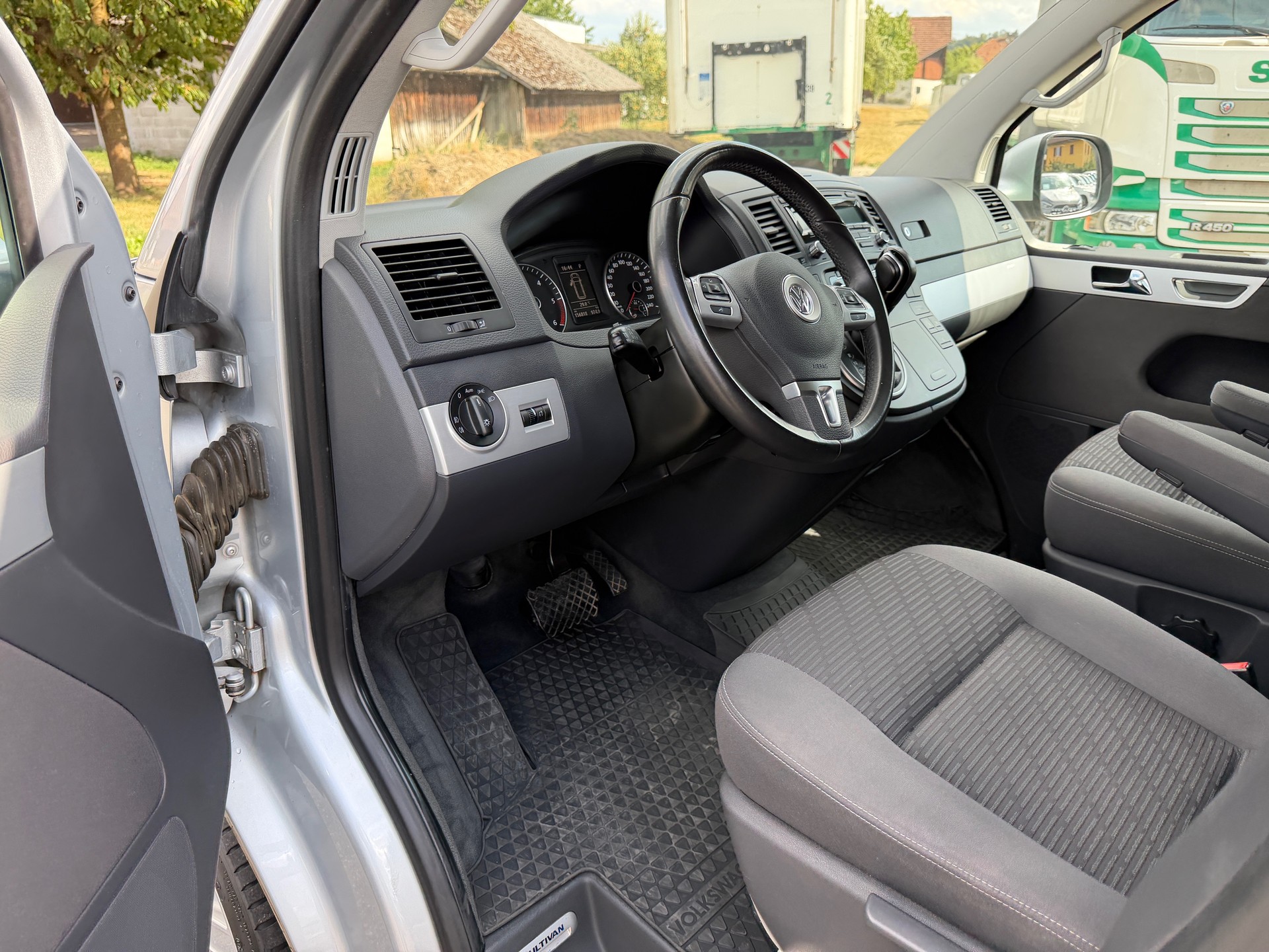 VW T5 Multivan 2.0 Bi-TDI CR Highline 4Motion DSG-image-8