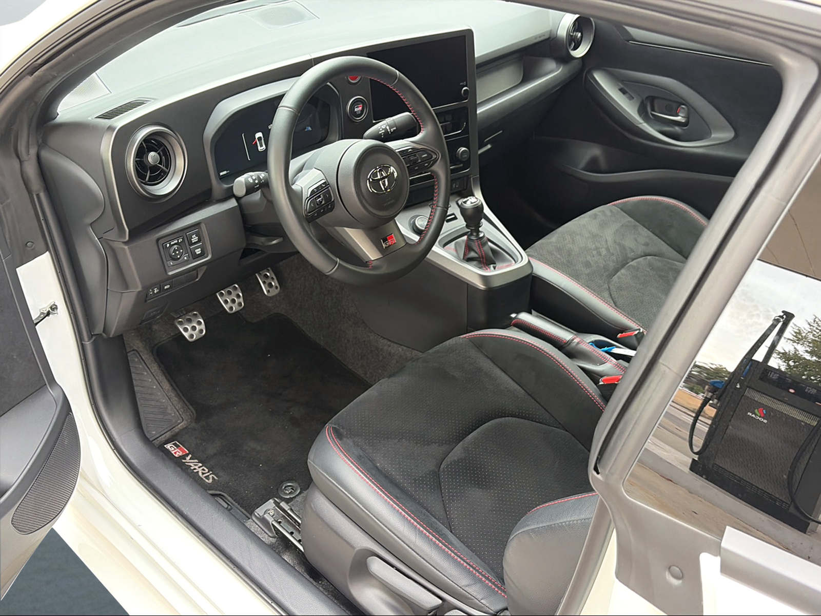 TOYOTA Yaris 1.6 GR Sport-image-1