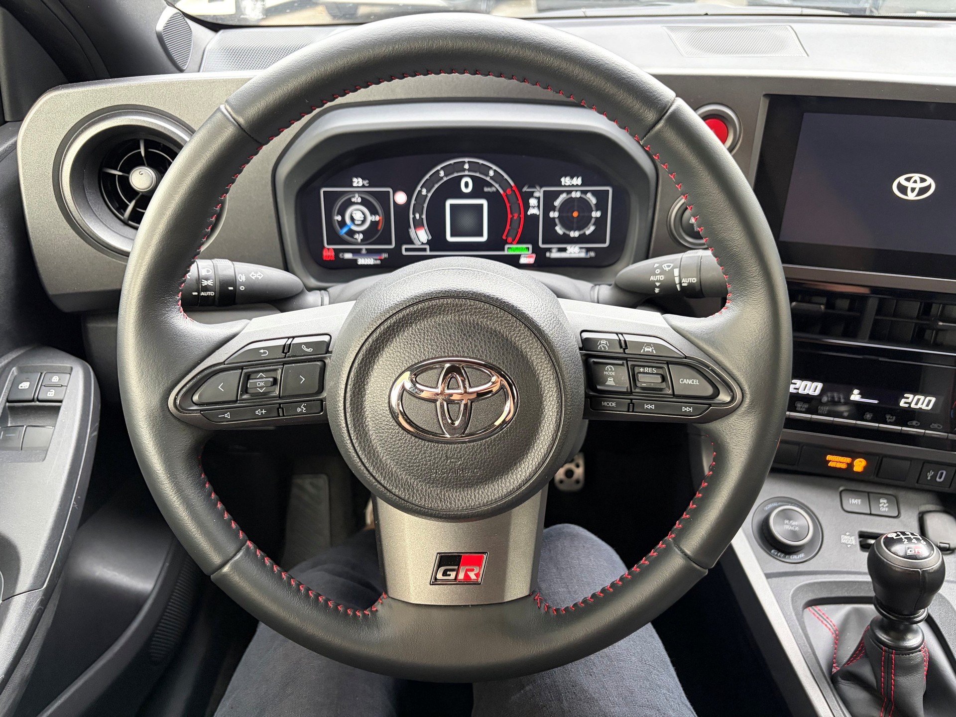 TOYOTA Yaris 1.6 GR Sport-image-12