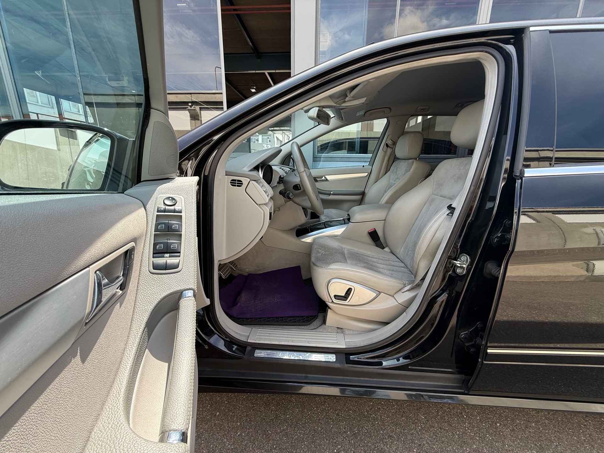 MERCEDES-BENZ R 350 L 4Matic 7G-Tronic *Frisch ab MFK *Tempomat *Leder/Alcantara *Zwei Schlüssel mit Fernbedienung *Veloträger-image-6