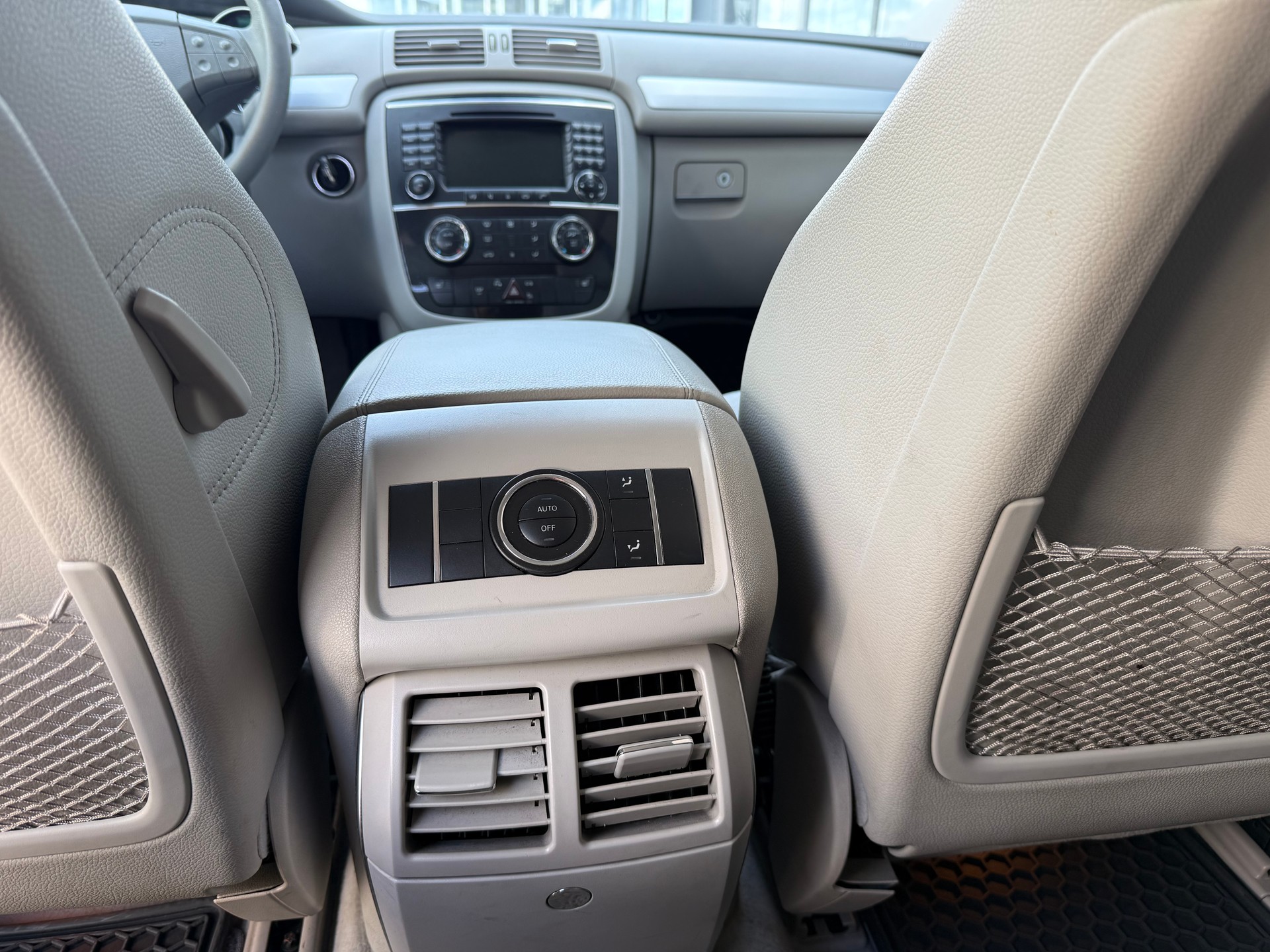MERCEDES-BENZ R 350 L 4Matic 7G-Tronic *Frisch ab MFK *Tempomat *Leder/Alcantara *Zwei Schlüssel mit Fernbedienung *Veloträger-image-11