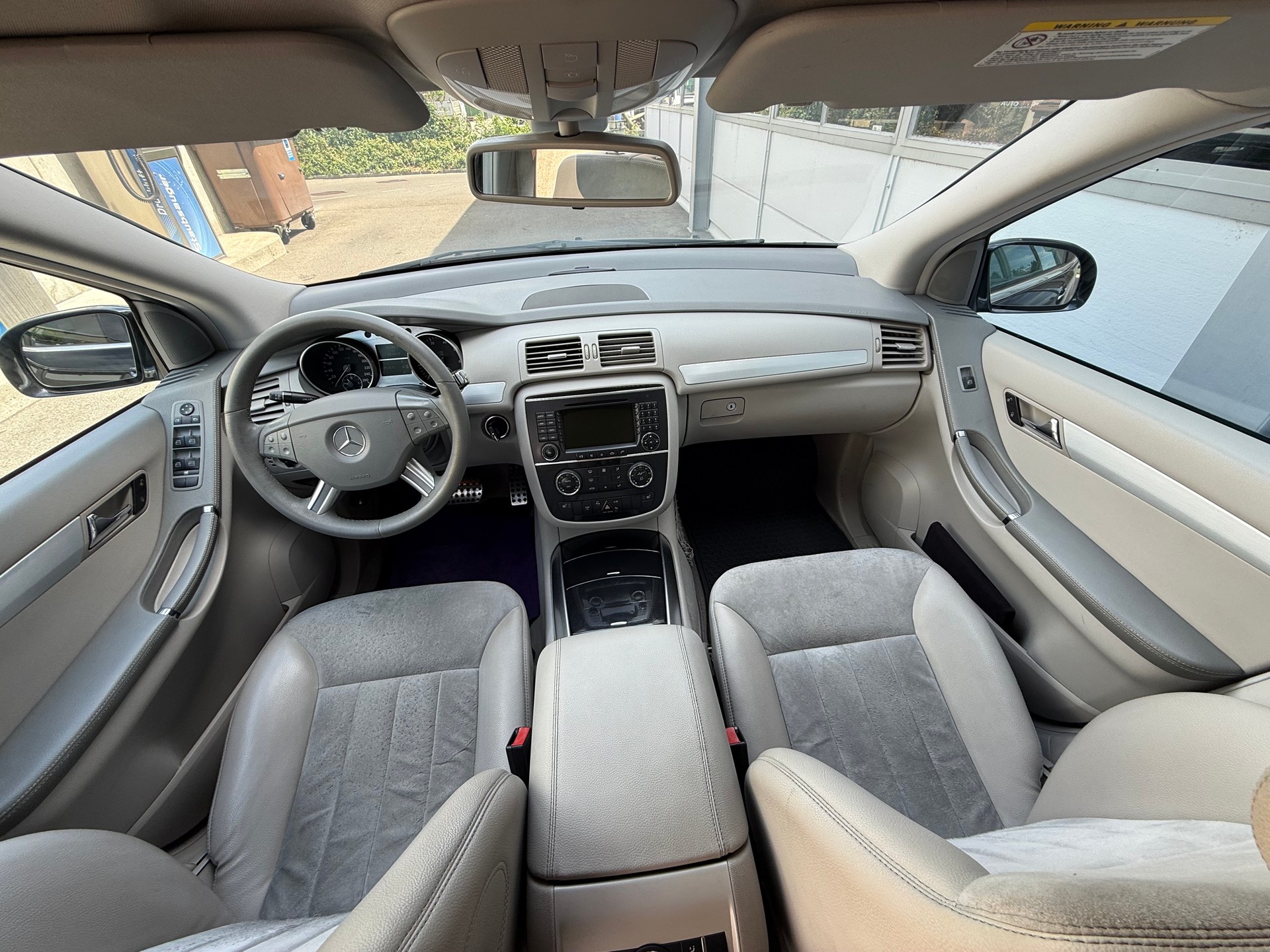 MERCEDES-BENZ R 350 L 4Matic 7G-Tronic *Frisch ab MFK *Tempomat *Leder/Alcantara *Zwei Schlüssel mit Fernbedienung *Veloträger-image-7