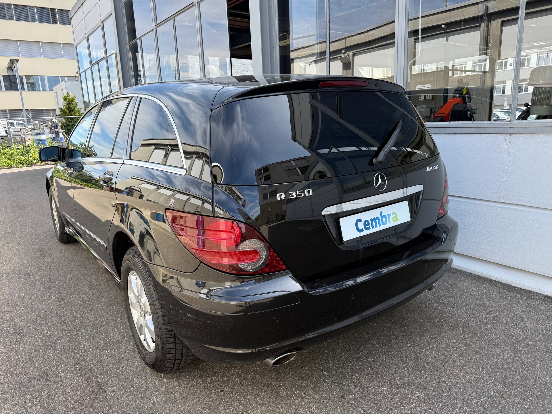 MERCEDES-BENZ R 350 L 4Matic 7G-Tronic *Frisch ab MFK *Tempomat *Leder/Alcantara *Zwei Schlüssel mit Fernbedienung *Veloträger-image-4