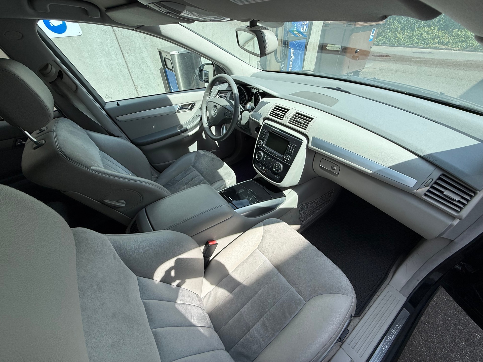MERCEDES-BENZ R 350 L 4Matic 7G-Tronic *Frisch ab MFK *Tempomat *Leder/Alcantara *Zwei Schlüssel mit Fernbedienung *Veloträger-image-15