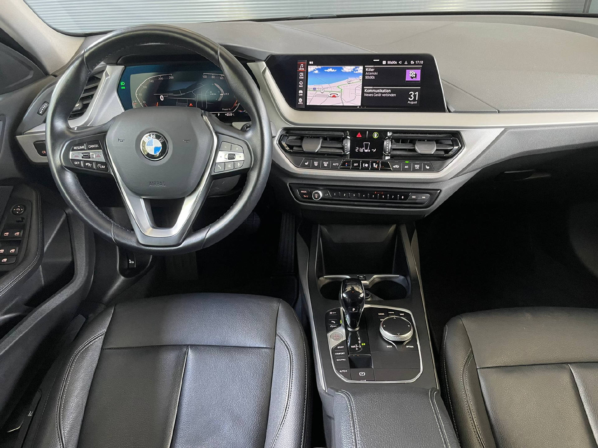 BMW 118i-image-6