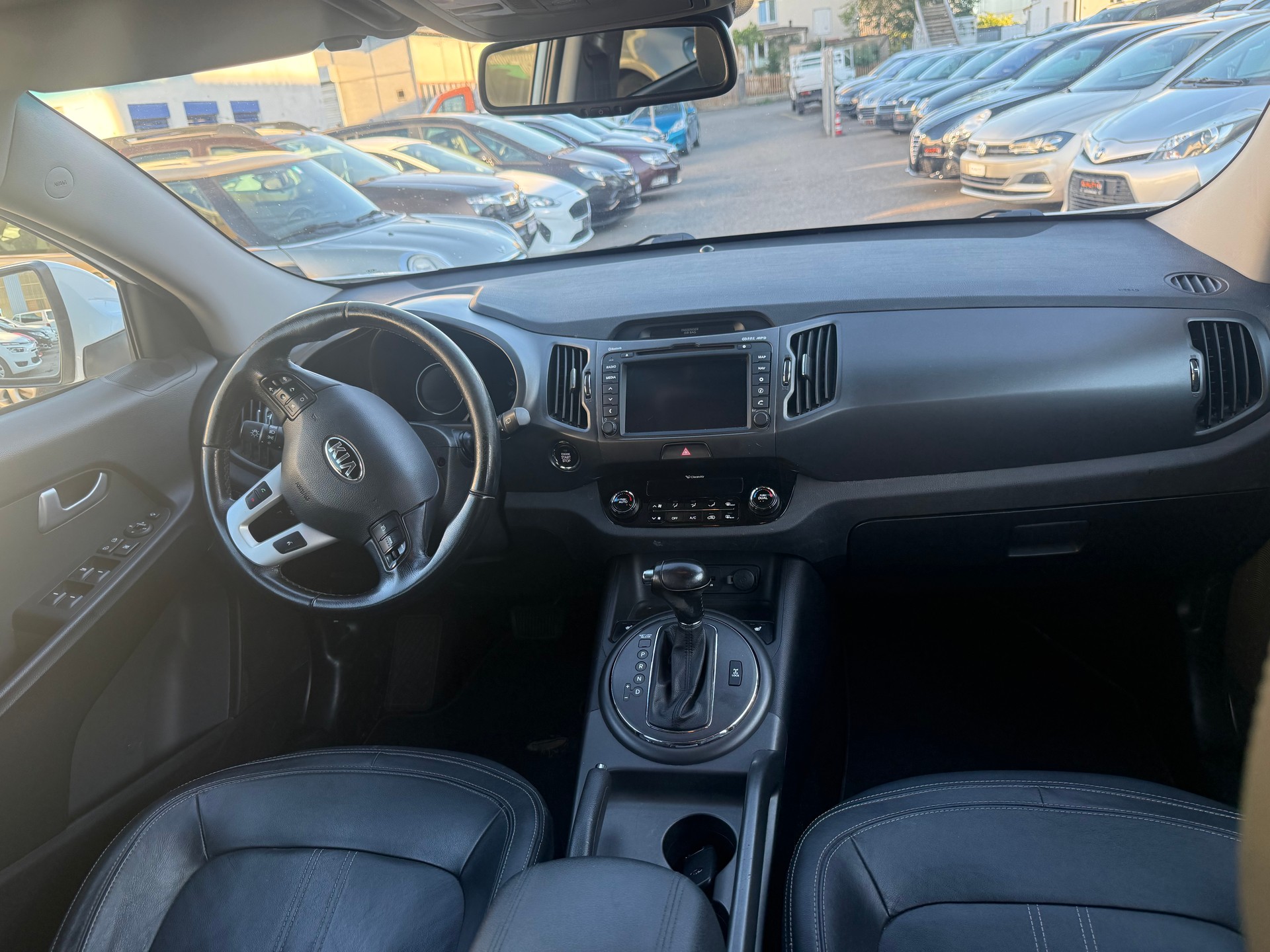 KIA Sportage 2.0 CRDi Style 4WD Automatic-image-9