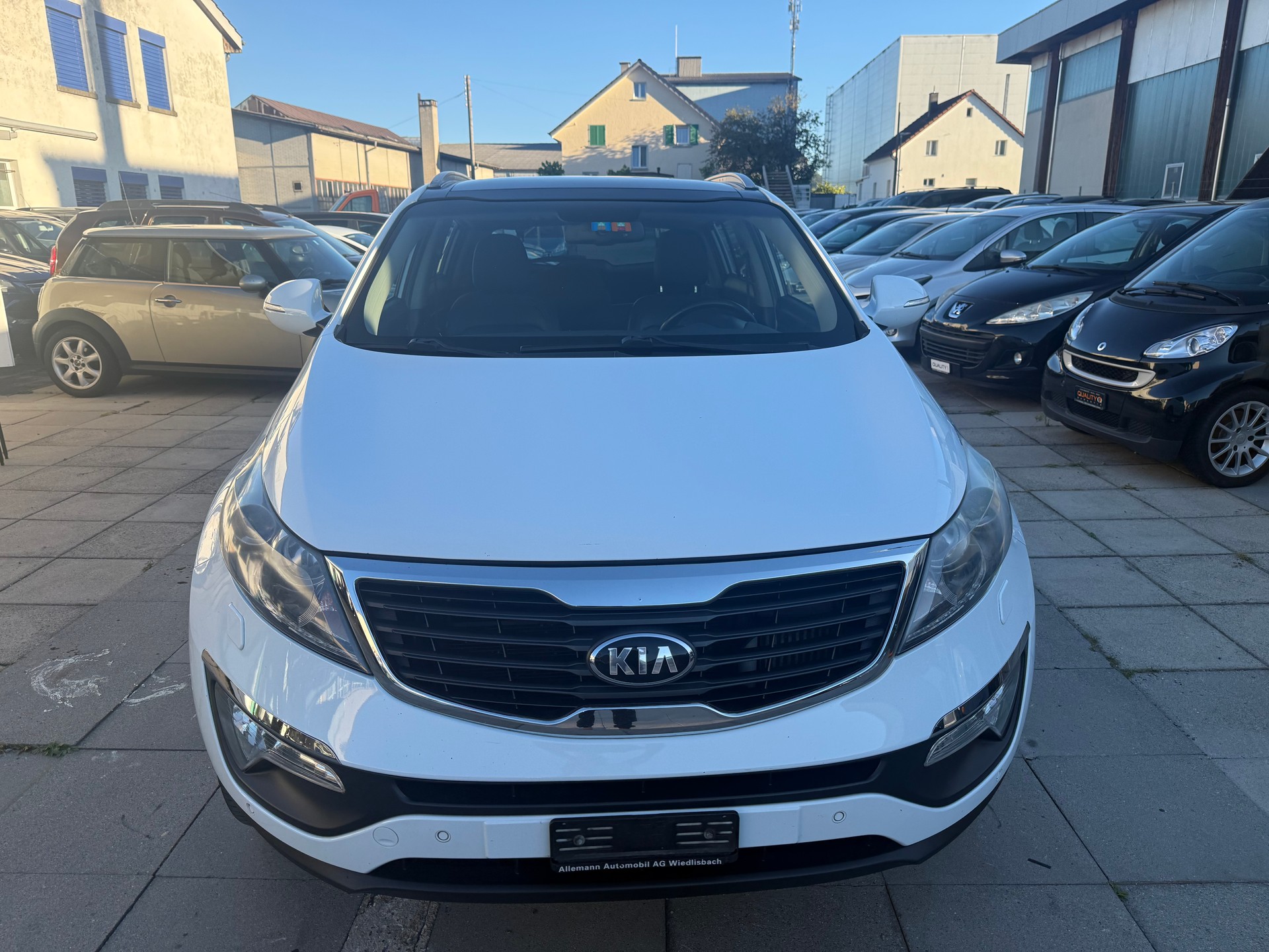 KIA Sportage 2.0 CRDi Style 4WD Automatic-image-2