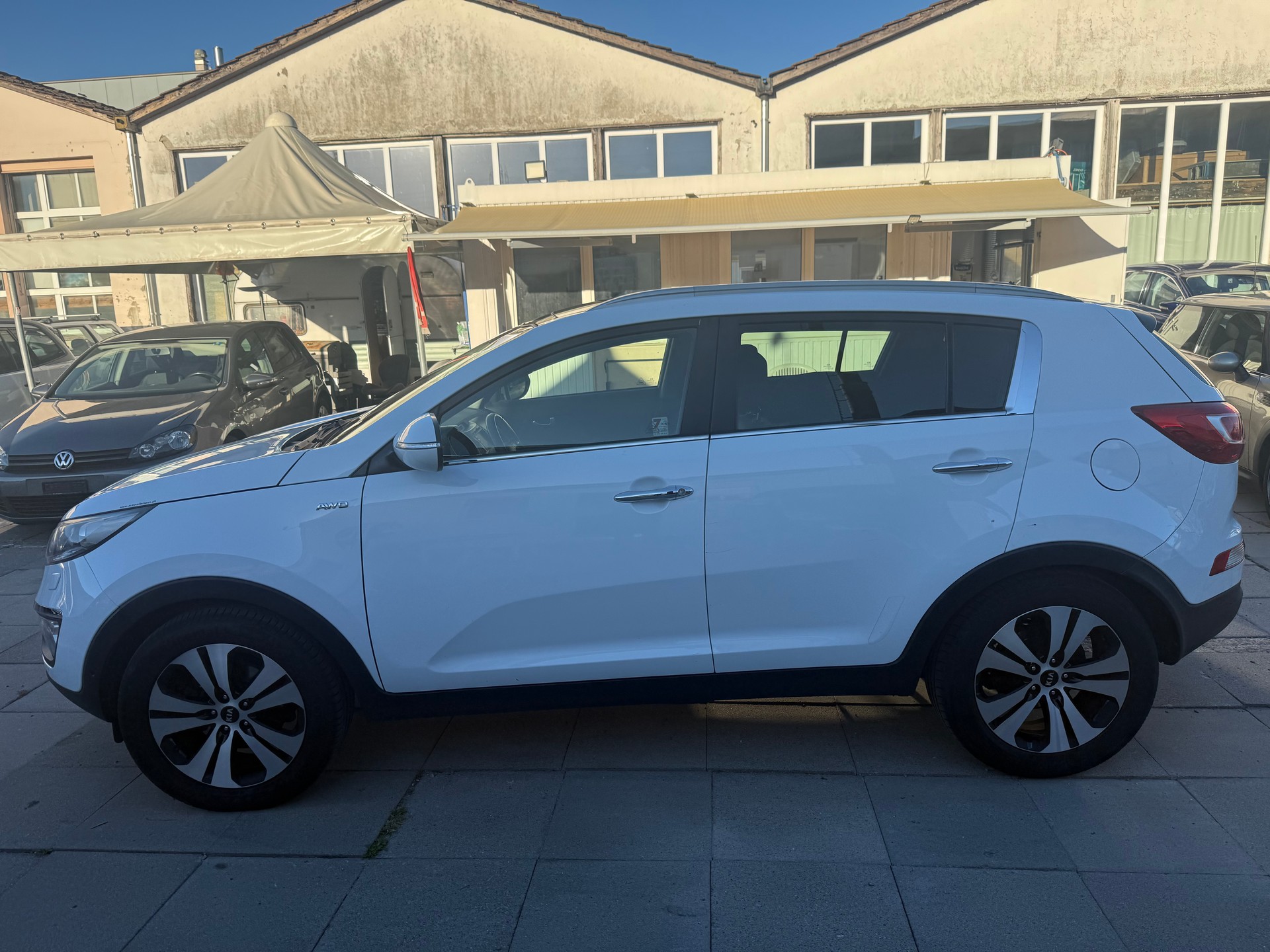 KIA Sportage 2.0 CRDi Style 4WD Automatic-image-4