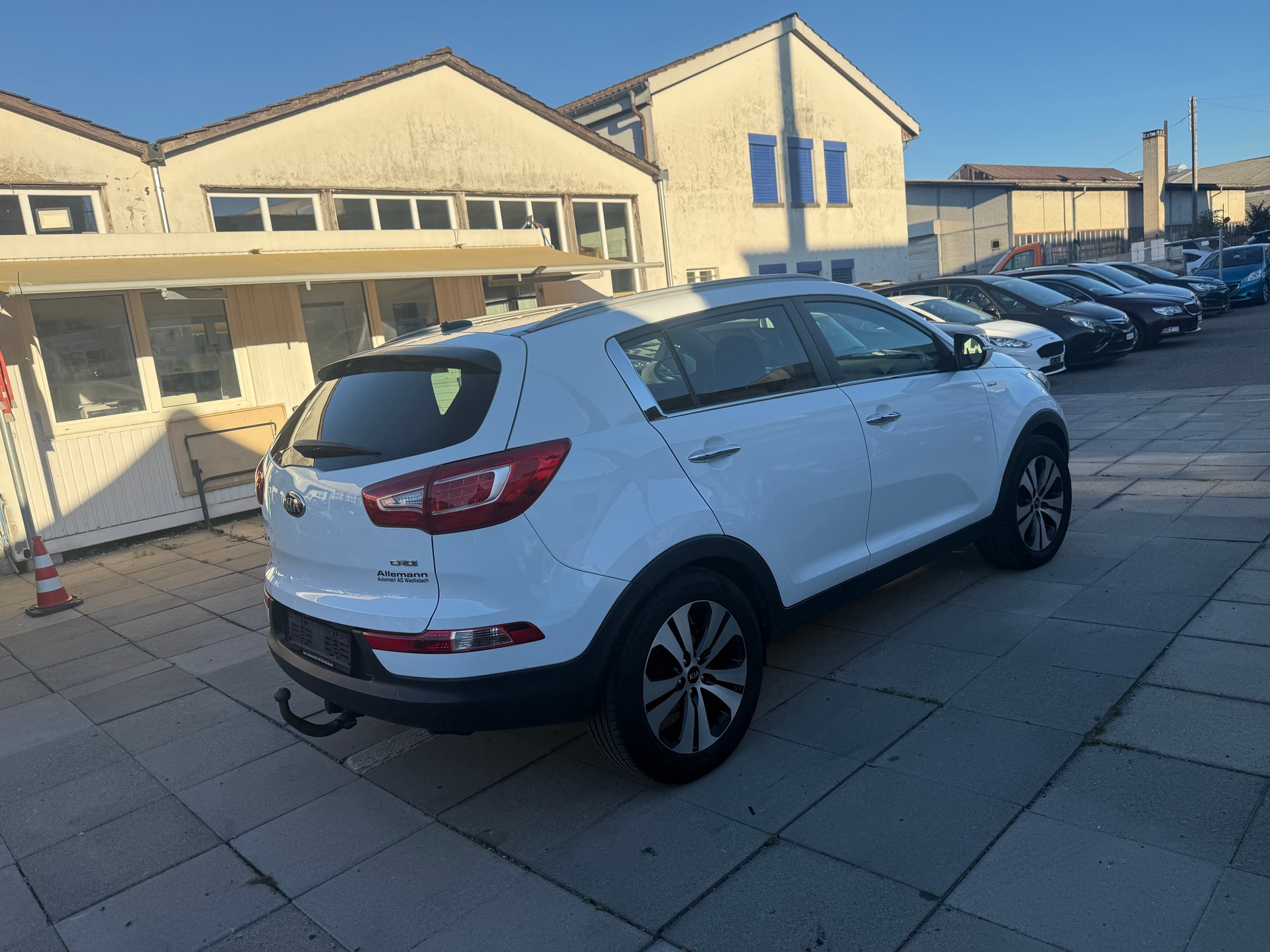 KIA Sportage 2.0 CRDi Style 4WD Automatic-image-6