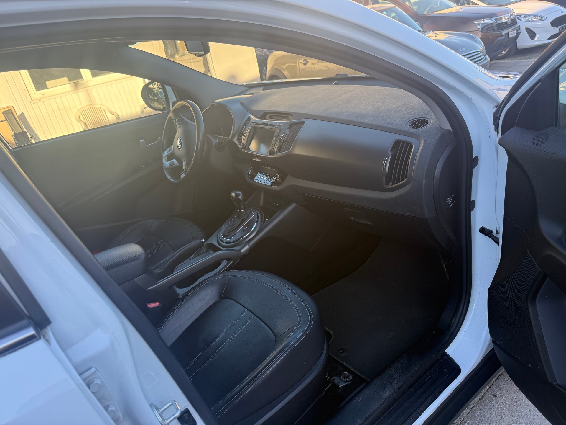 KIA Sportage 2.0 CRDi Style 4WD Automatic-image-7