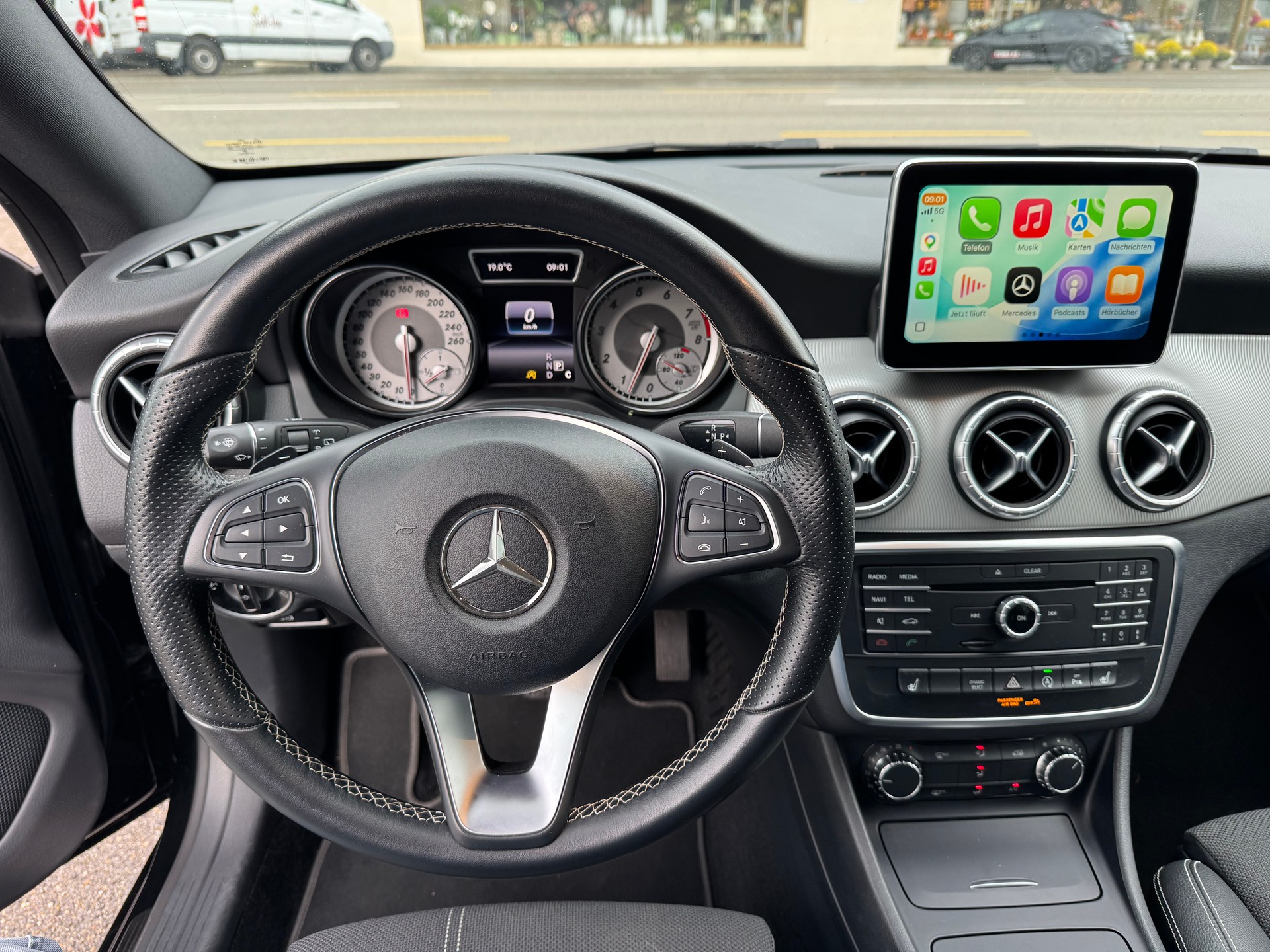 MERCEDES-BENZ CLA Shooting Brake 200 Night Star 7G-DCT-image-11