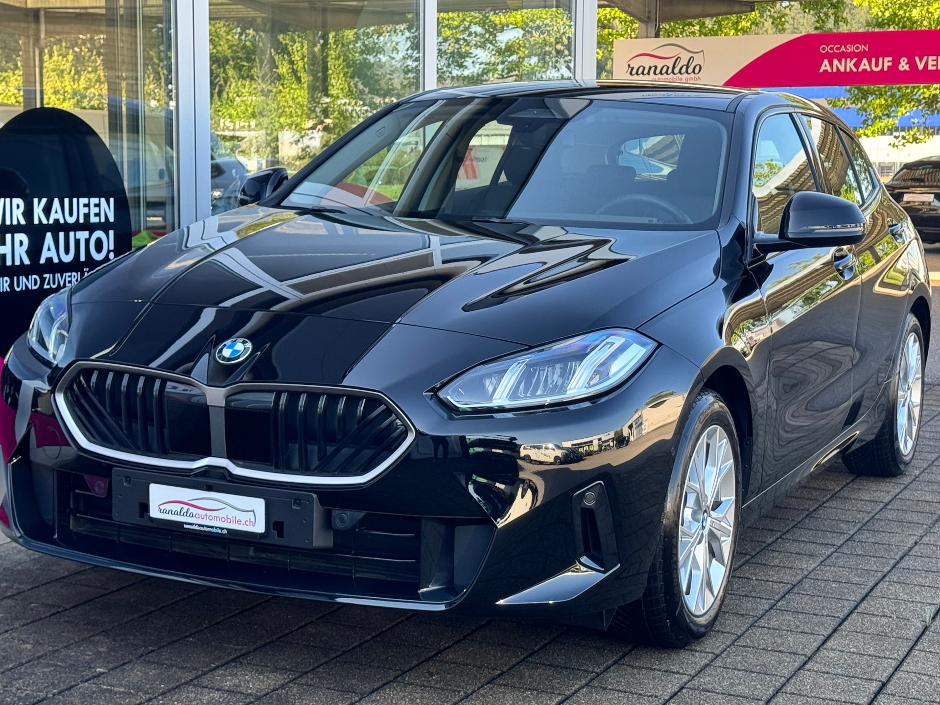 BMW 120+Aut.+Navi+Rückfahrkamera+Abstandregelautomat+8-fach Alu+LED Scheinwerfer+Bluetooth+Sitzheizung+Werksgarantie+Gratis-Service+-image-1