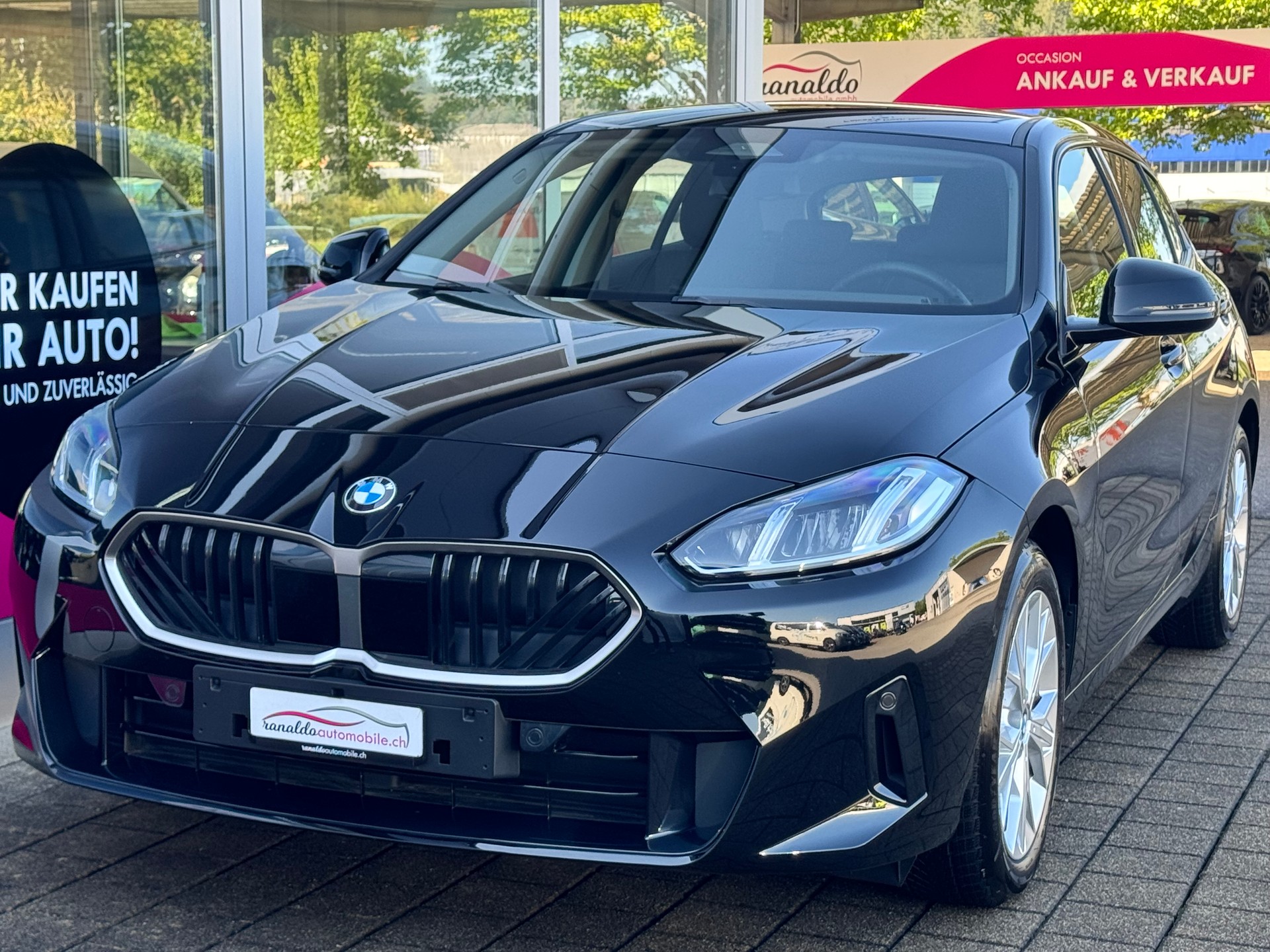 BMW 120+Aut.+Navi+Rückfahrkamera+Abstandregelautomat+8-fach Alu+LED Scheinwerfer+Bluetooth+Sitzheizung+Werksgarantie+Gratis-Service+-image-0