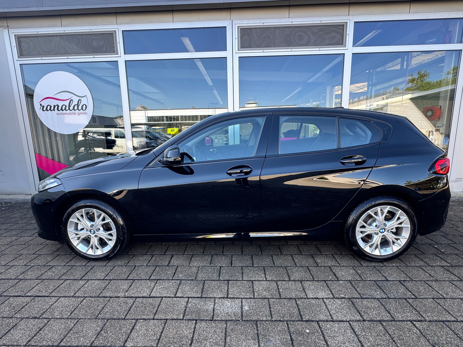 BMW 120+Aut.+Navi+Rückfahrkamera+Abstandregelautomat+8-fach Alu+LED Scheinwerfer+Bluetooth+Sitzheizung+Werksgarantie+Gratis-Service+-image-5