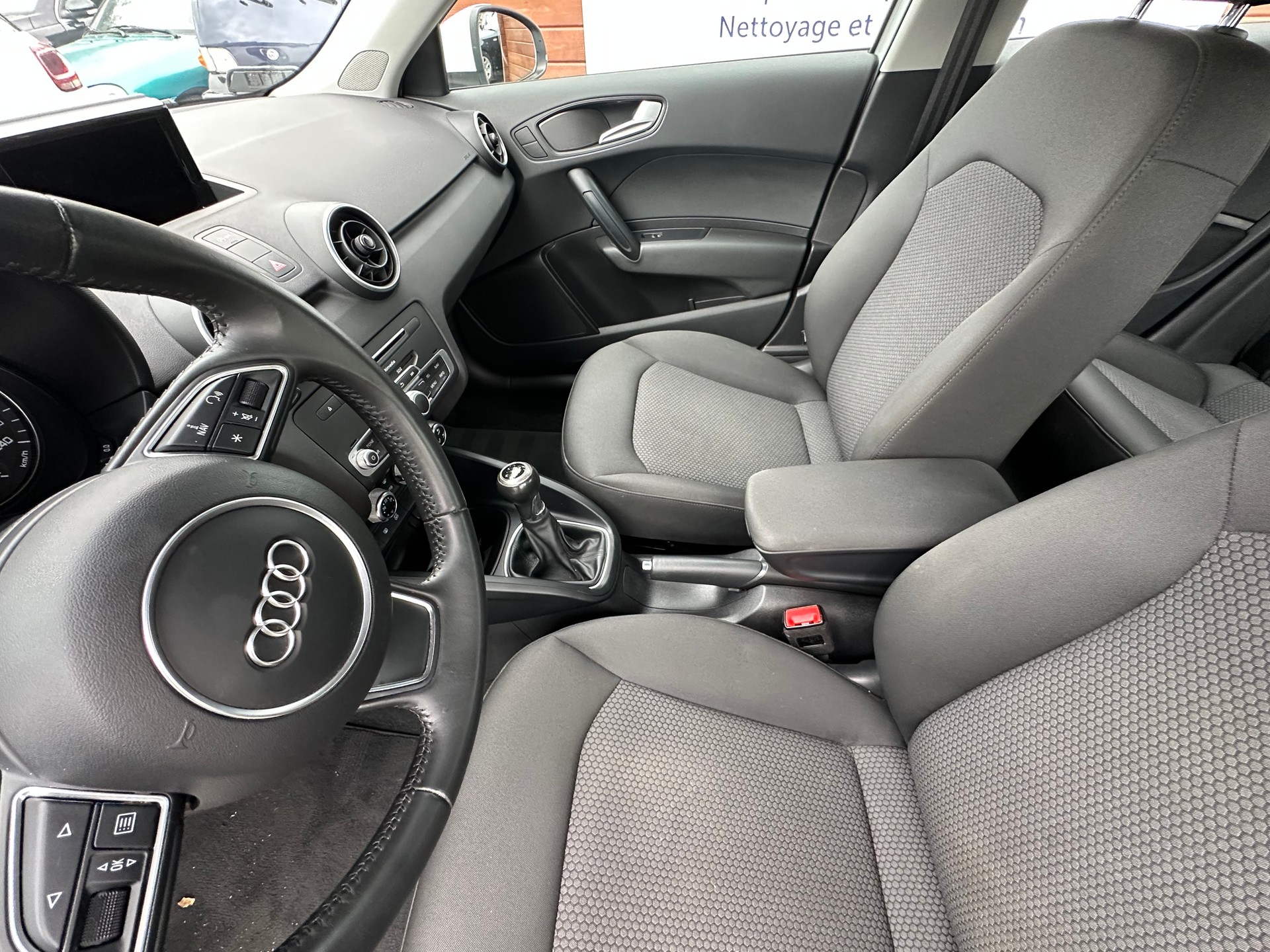 AUDI A1 Sportback 1.0 TFSI Design S-tronic-image-15