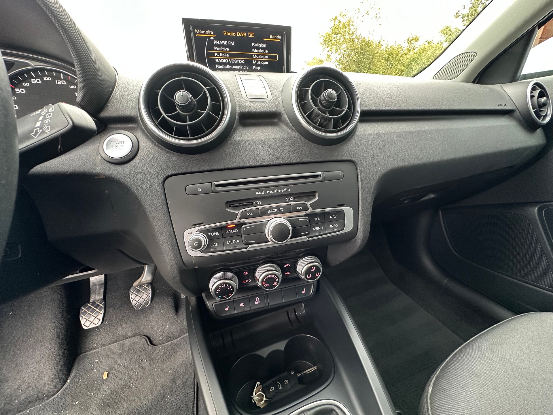 AUDI A1 Sportback 1.0 TFSI Design S-tronic-image-21