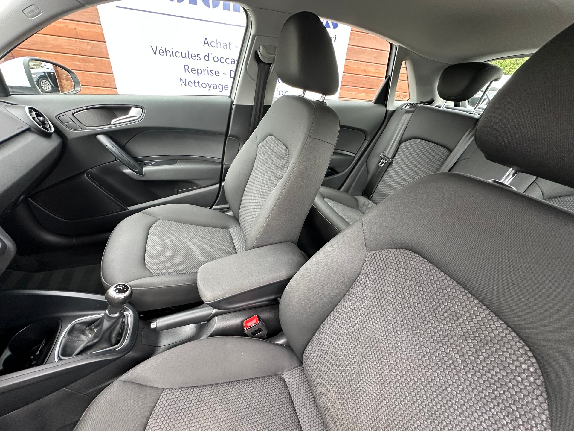 AUDI A1 Sportback 1.0 TFSI Design S-tronic-image-23