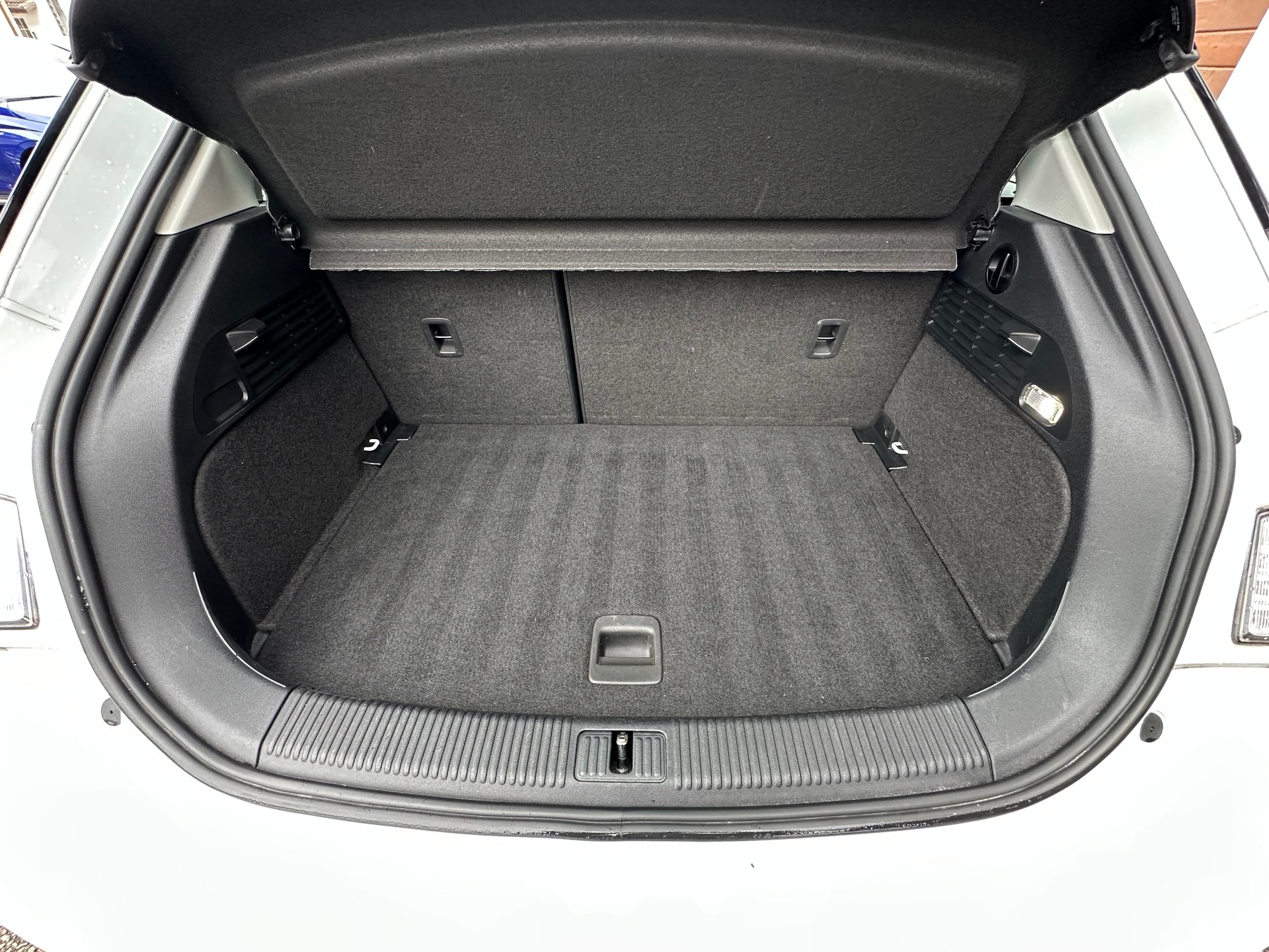 AUDI A1 Sportback 1.0 TFSI Design S-tronic-image-9