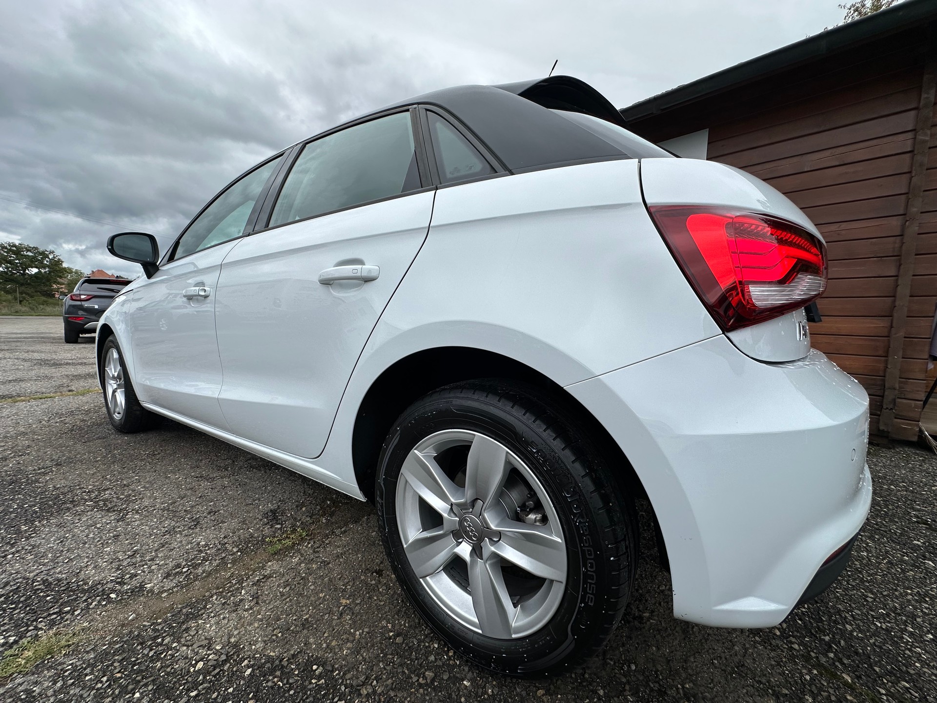 AUDI A1 Sportback 1.0 TFSI Design S-tronic-image-29