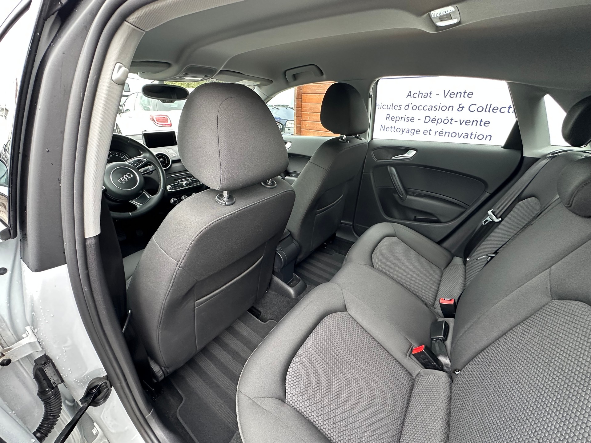 AUDI A1 Sportback 1.0 TFSI Design S-tronic-image-12