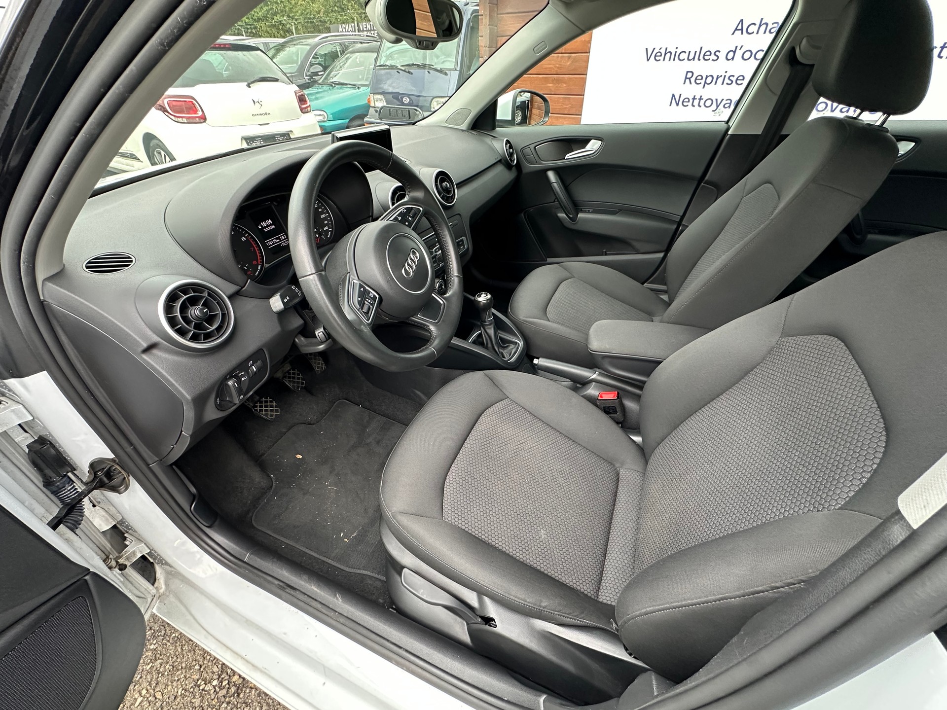 AUDI A1 Sportback 1.0 TFSI Design S-tronic-image-13