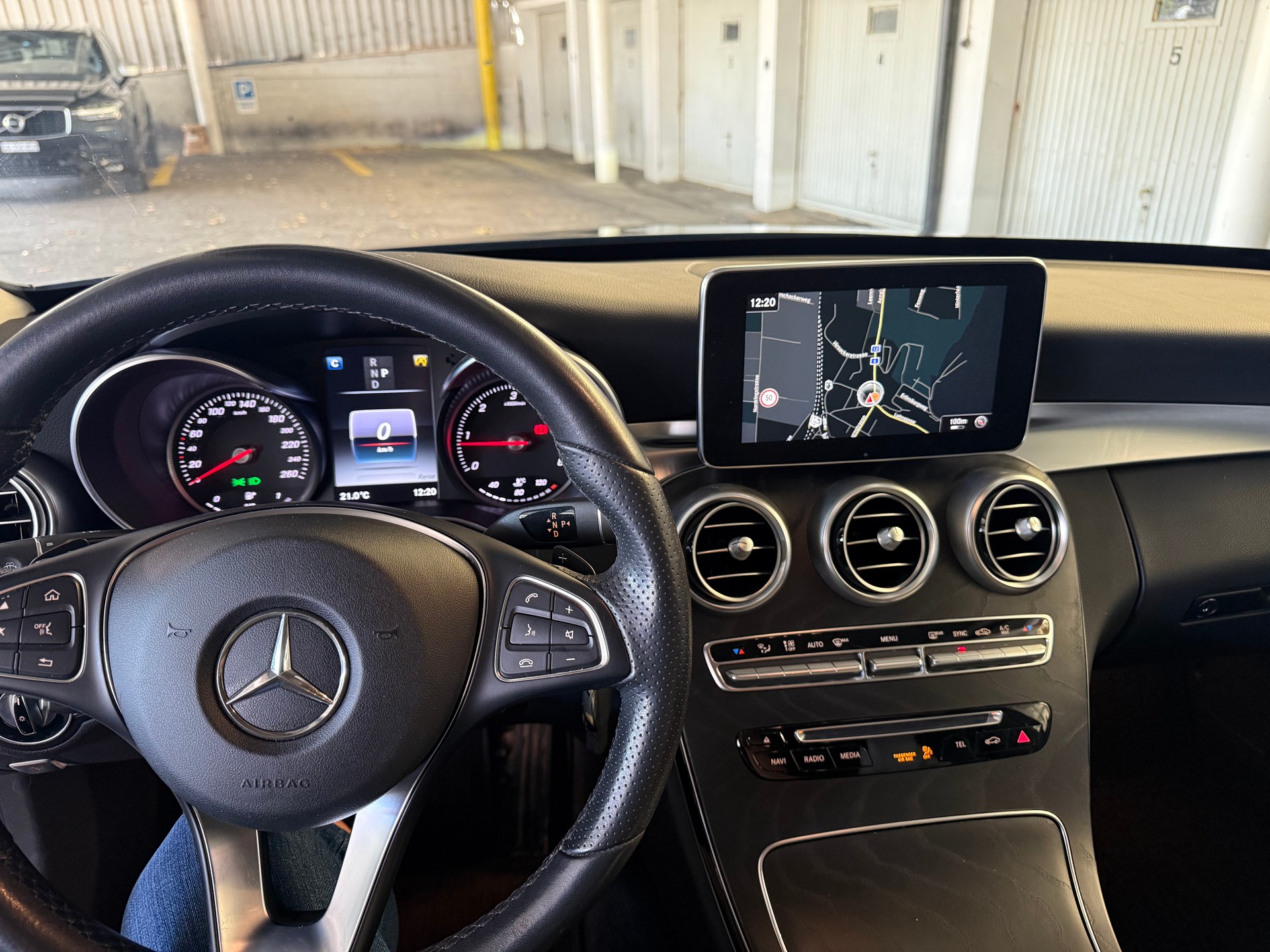MERCEDES-BENZ C 250 d Swiss Star Exclusive 4Matic 9G-Tronic-image-11