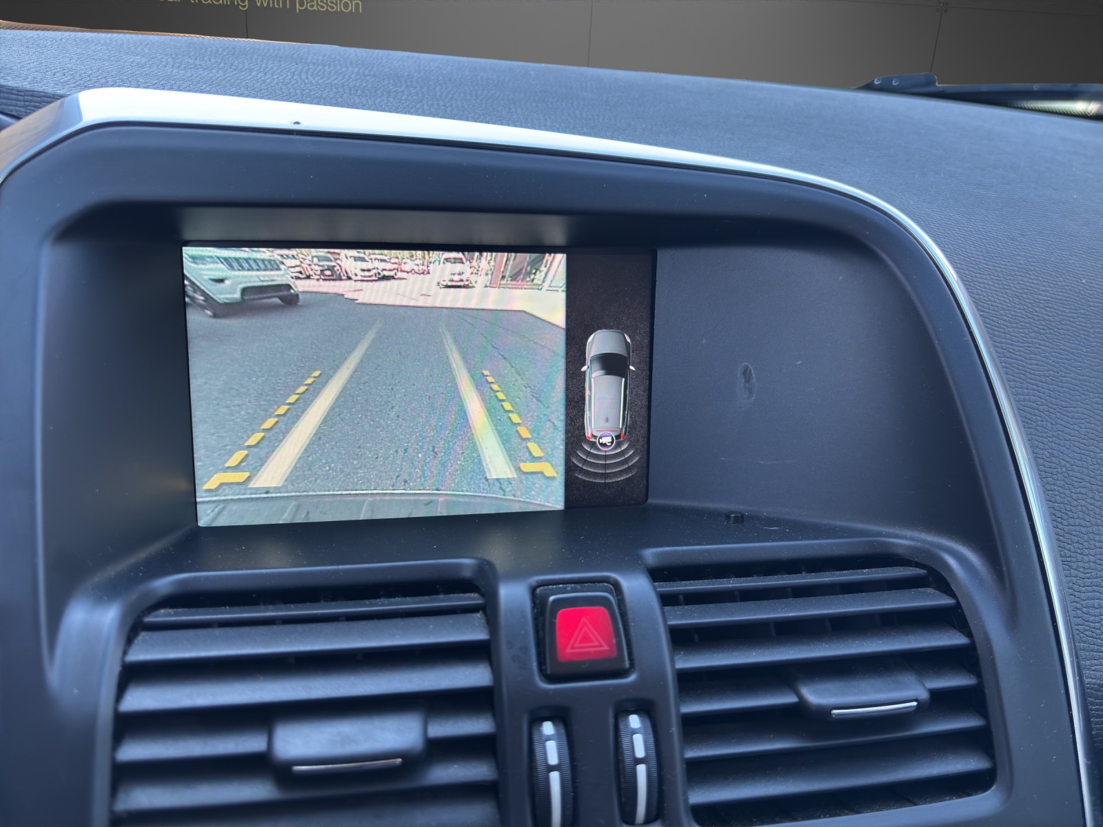 VOLVO XC60 D4 AWD R-Design Geartronic-image-5