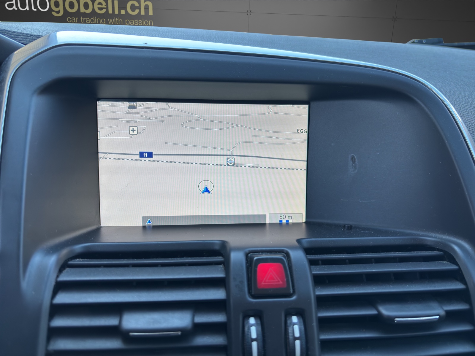 VOLVO XC60 D4 AWD R-Design Geartronic-image-6