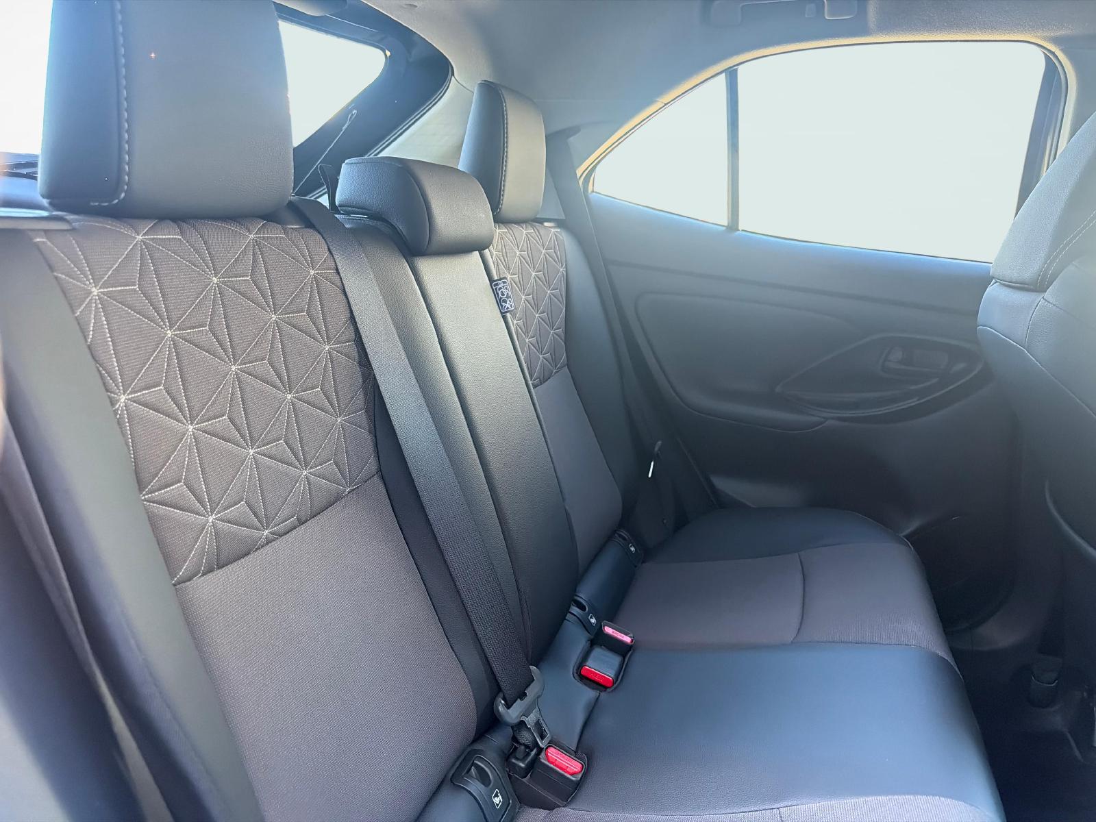 TOYOTA Yaris Cross 1.5 VVT-i HSD Premium AWD-i-image-16