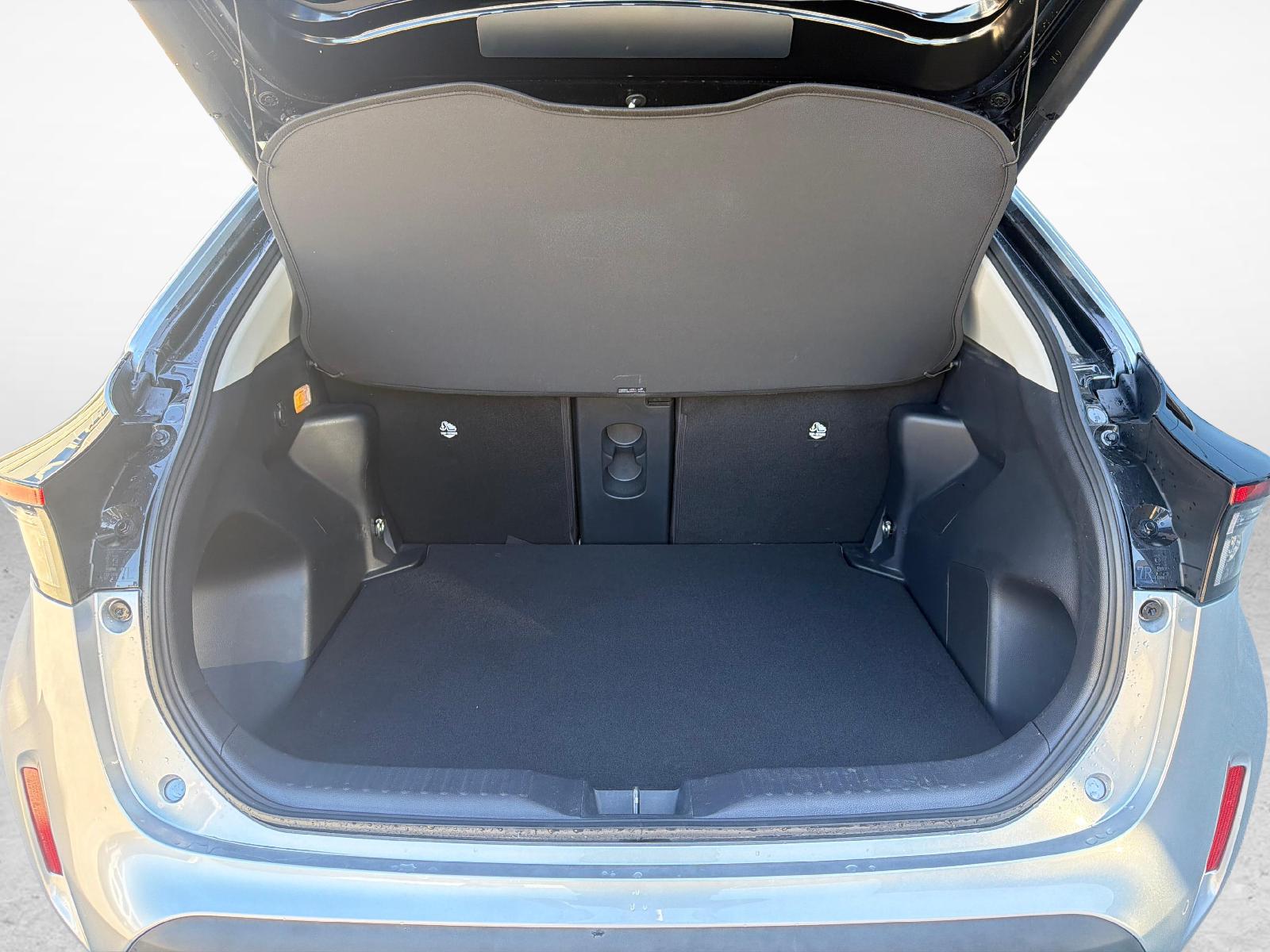 TOYOTA Yaris Cross 1.5 VVT-i HSD Premium AWD-i-image-11