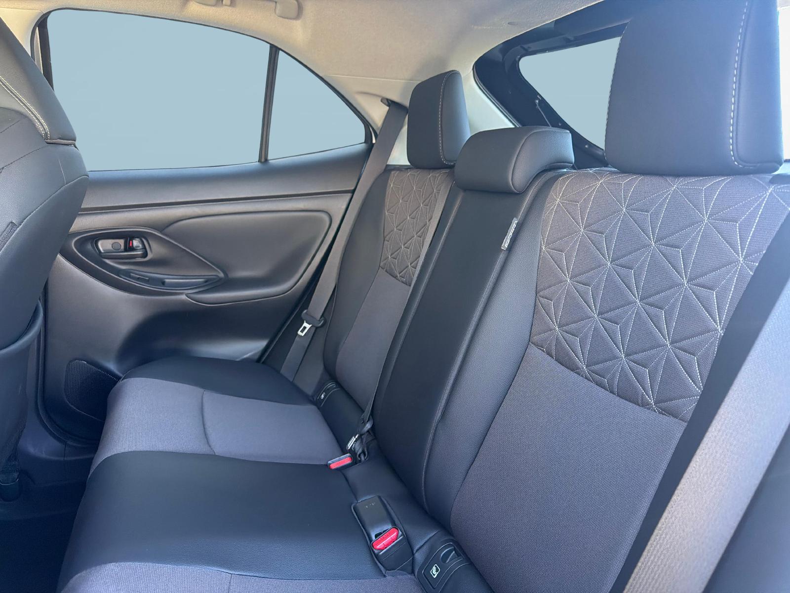 TOYOTA Yaris Cross 1.5 VVT-i HSD Premium AWD-i-image-10