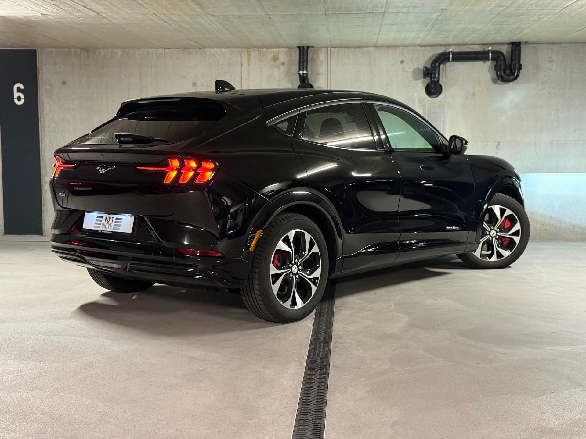 FORD Mustang MACH-E Premium AWD 88 kWh-image-6