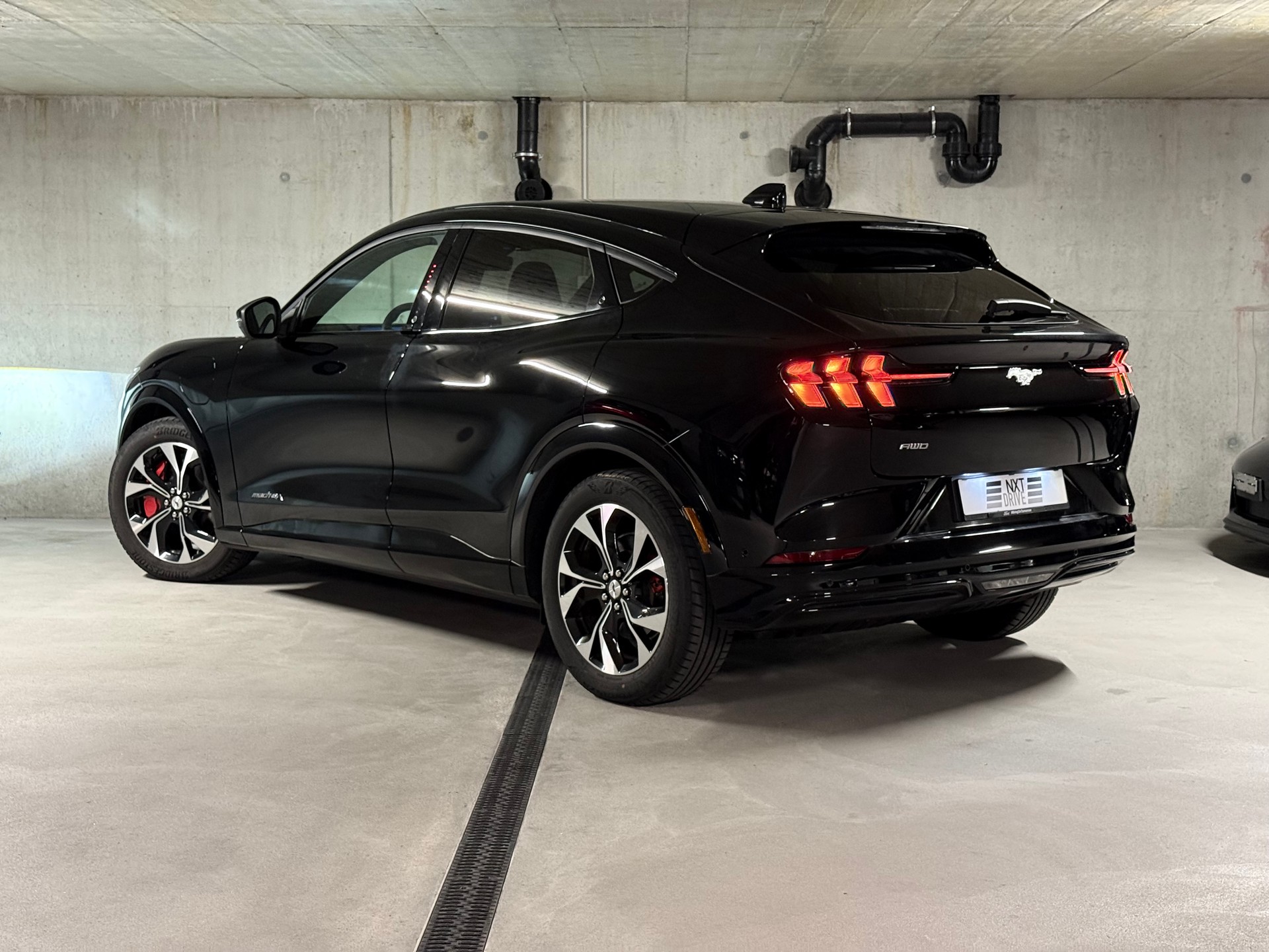 FORD Mustang MACH-E Premium AWD 88 kWh-image-4