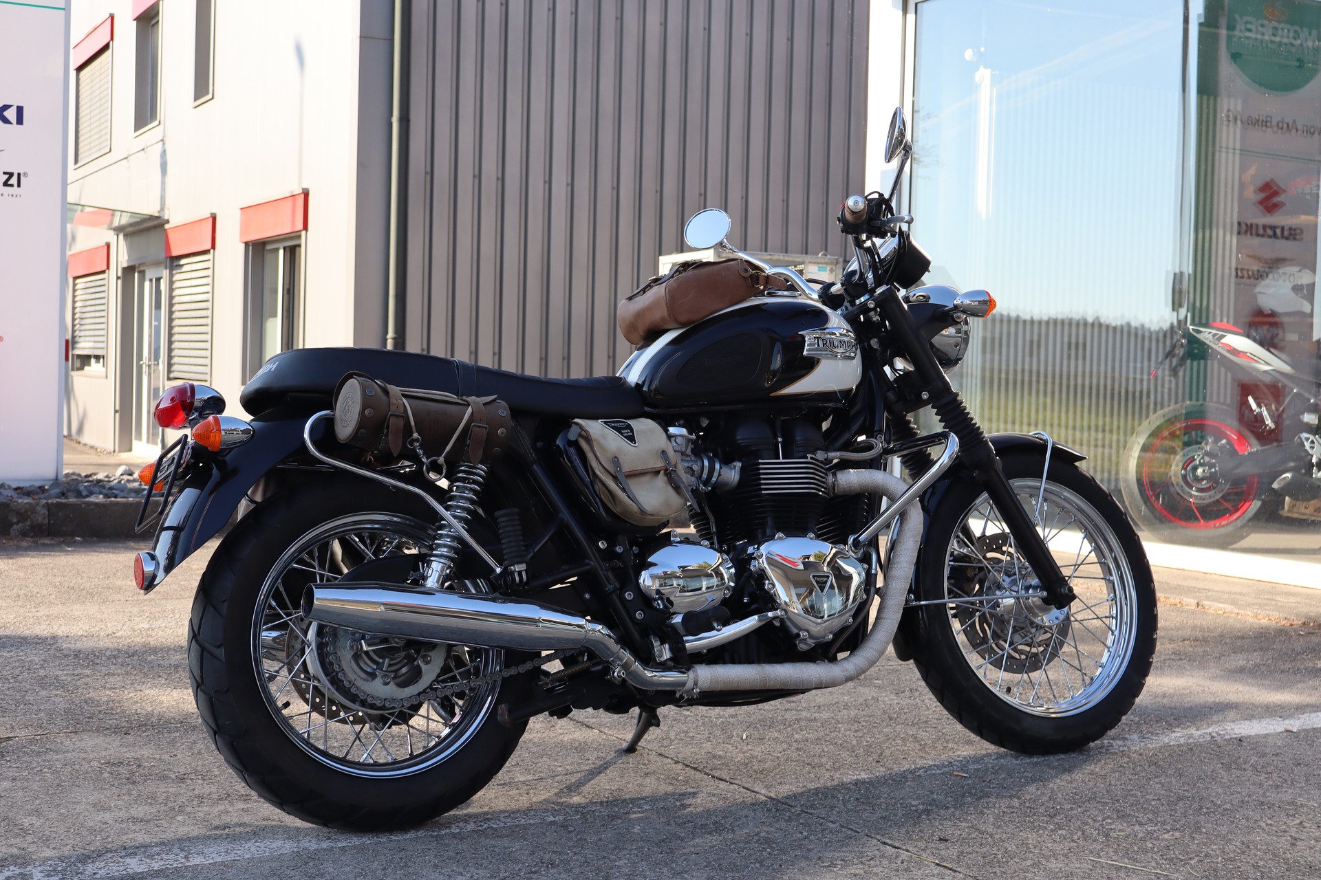 TRIUMPH Bonneville 900 i T 100-showroom-element-2