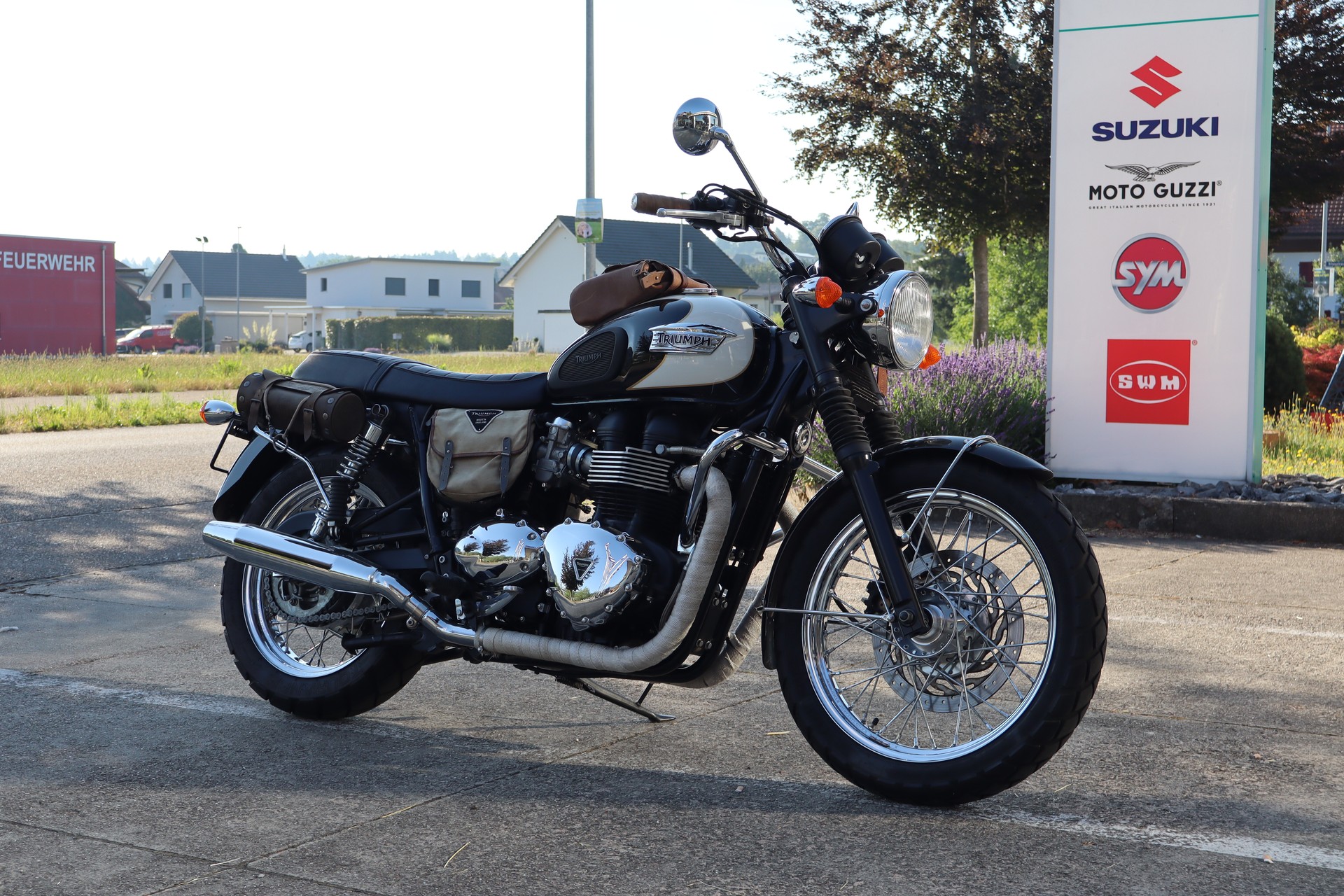 TRIUMPH Bonneville 900 i T 100-showroom-element-1