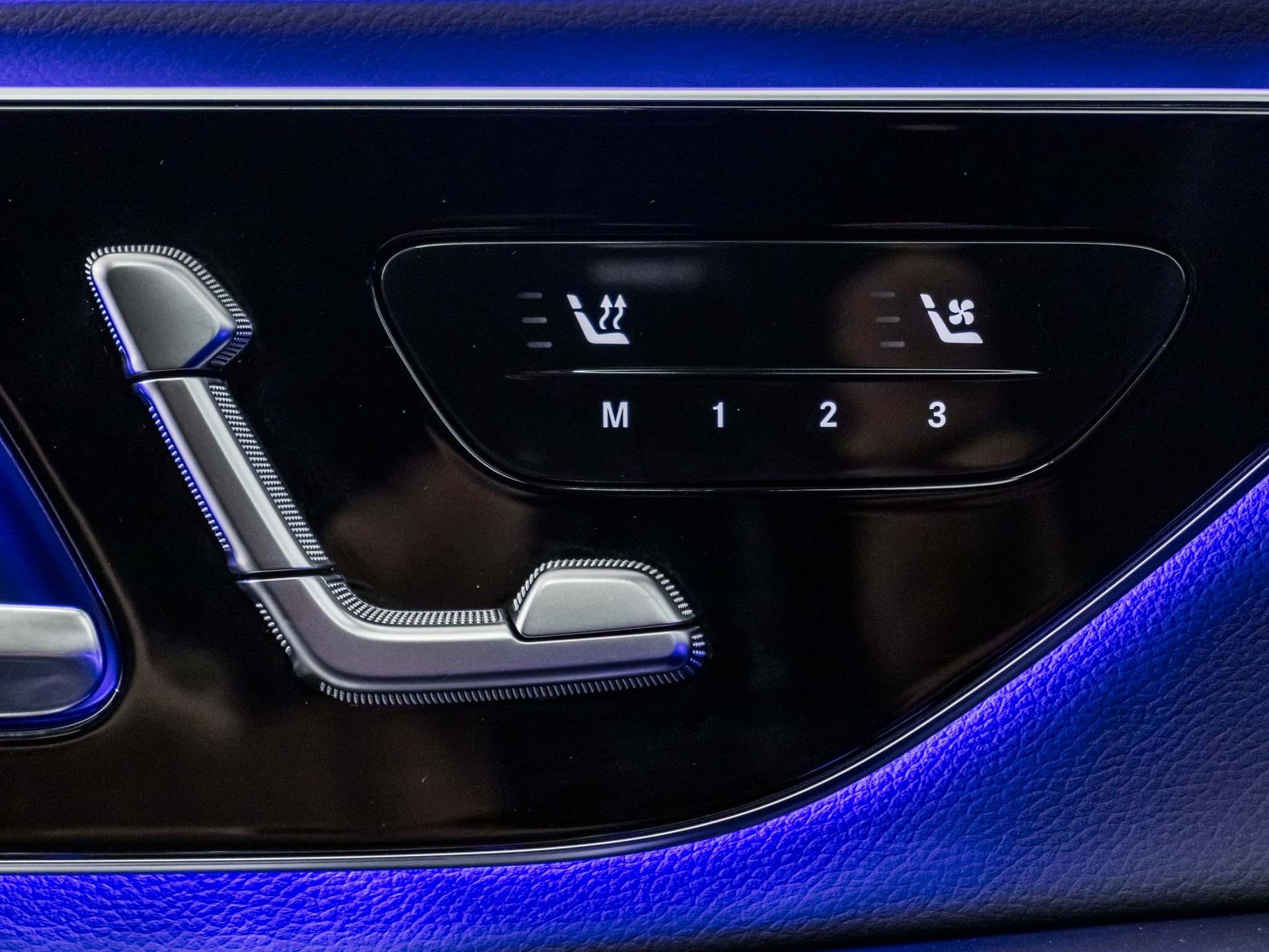 MERCEDES-BENZ E 220 d 4MATIC-image-12
