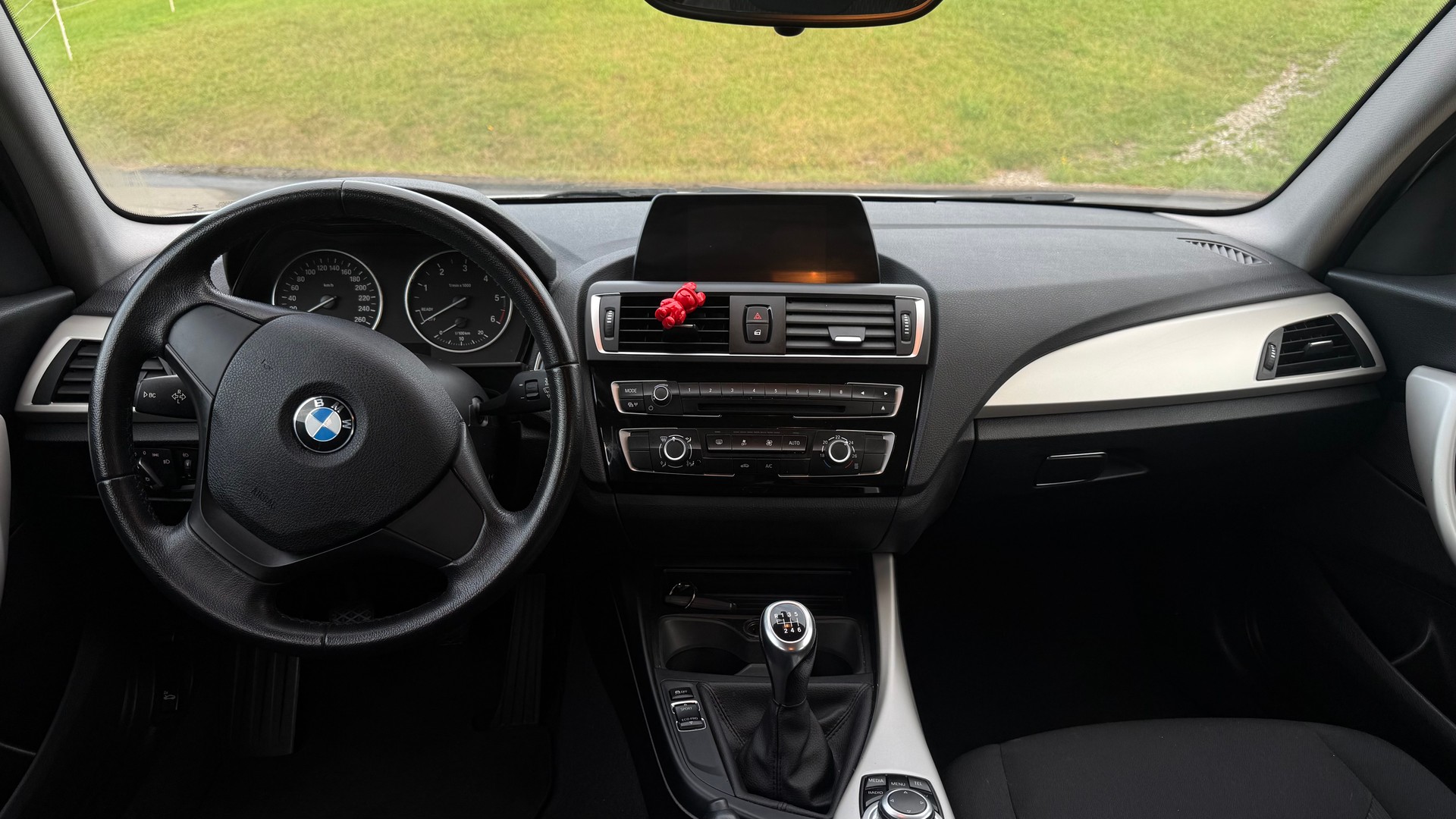 BMW 118d xDrive-image-4