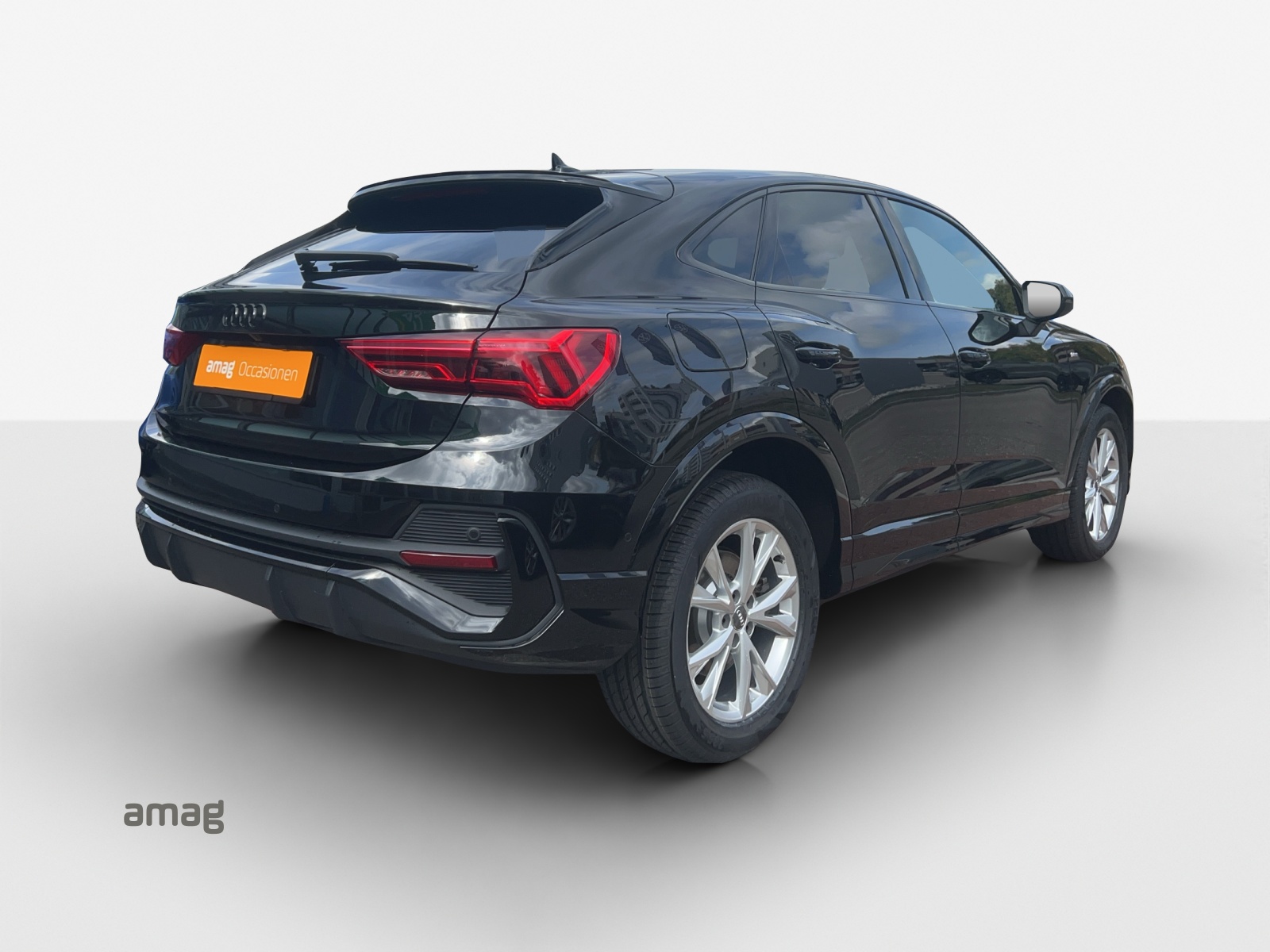 AUDI Q3 Sportback 45 TFSI S line quattro S-tronic-image-4