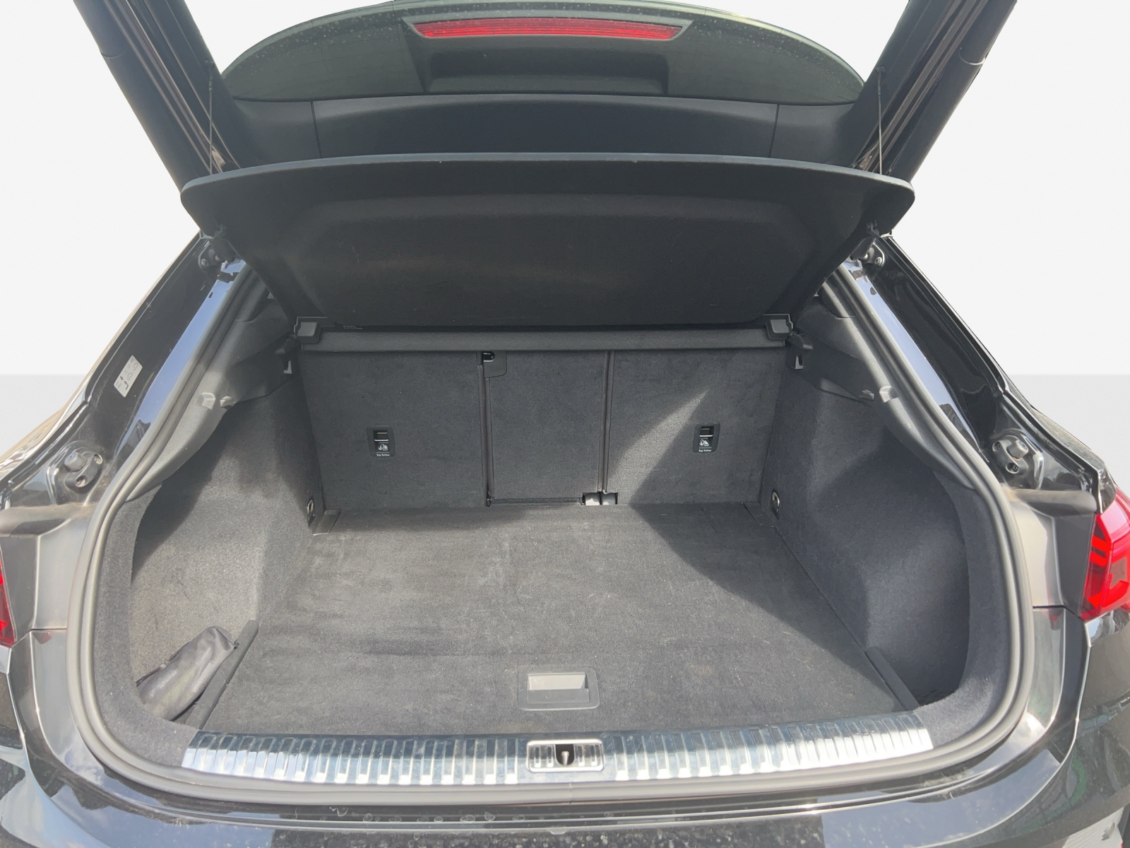 AUDI Q3 Sportback 45 TFSI S line quattro S-tronic-image-11