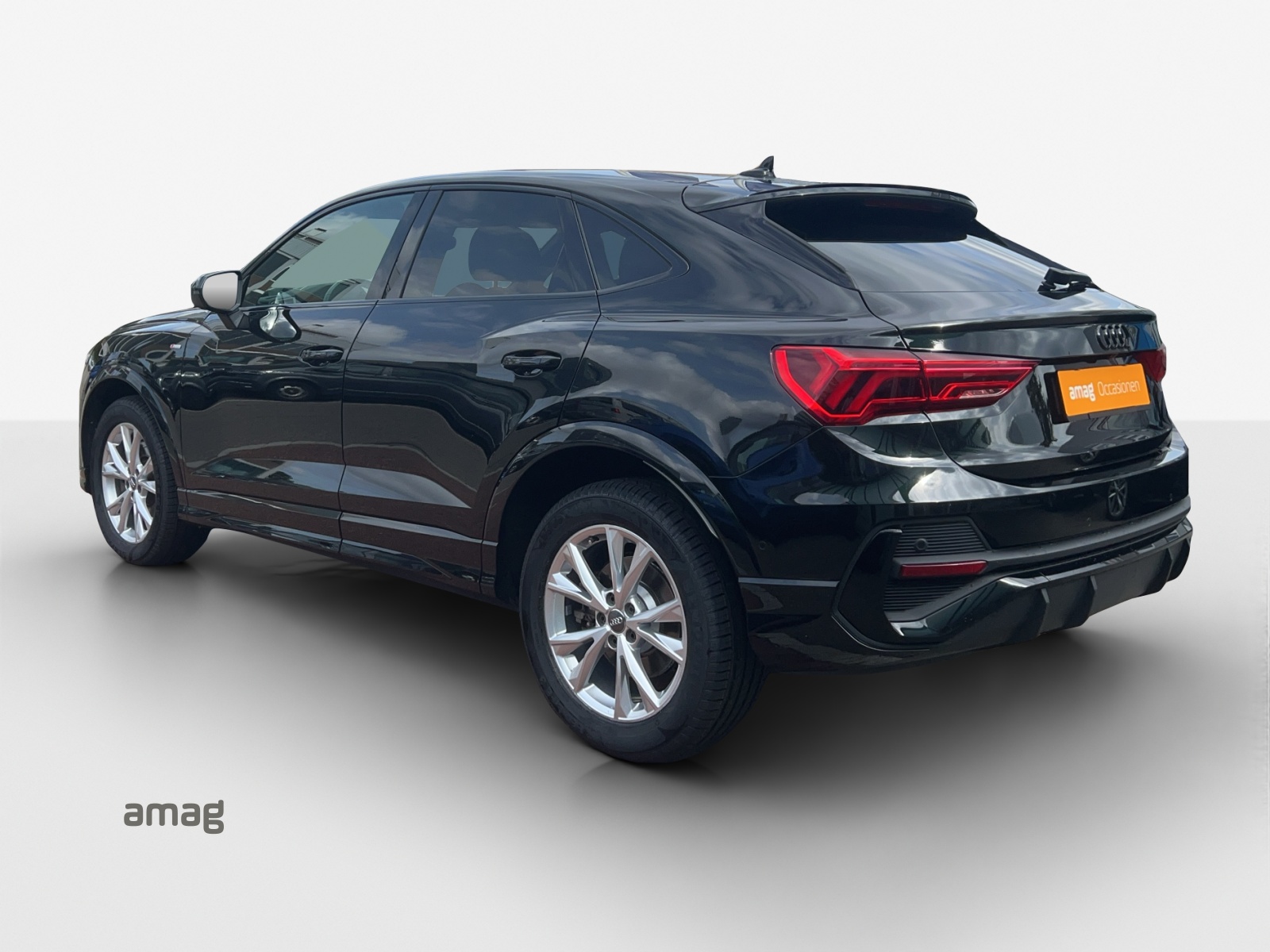 AUDI Q3 Sportback 45 TFSI S line quattro S-tronic-image-2