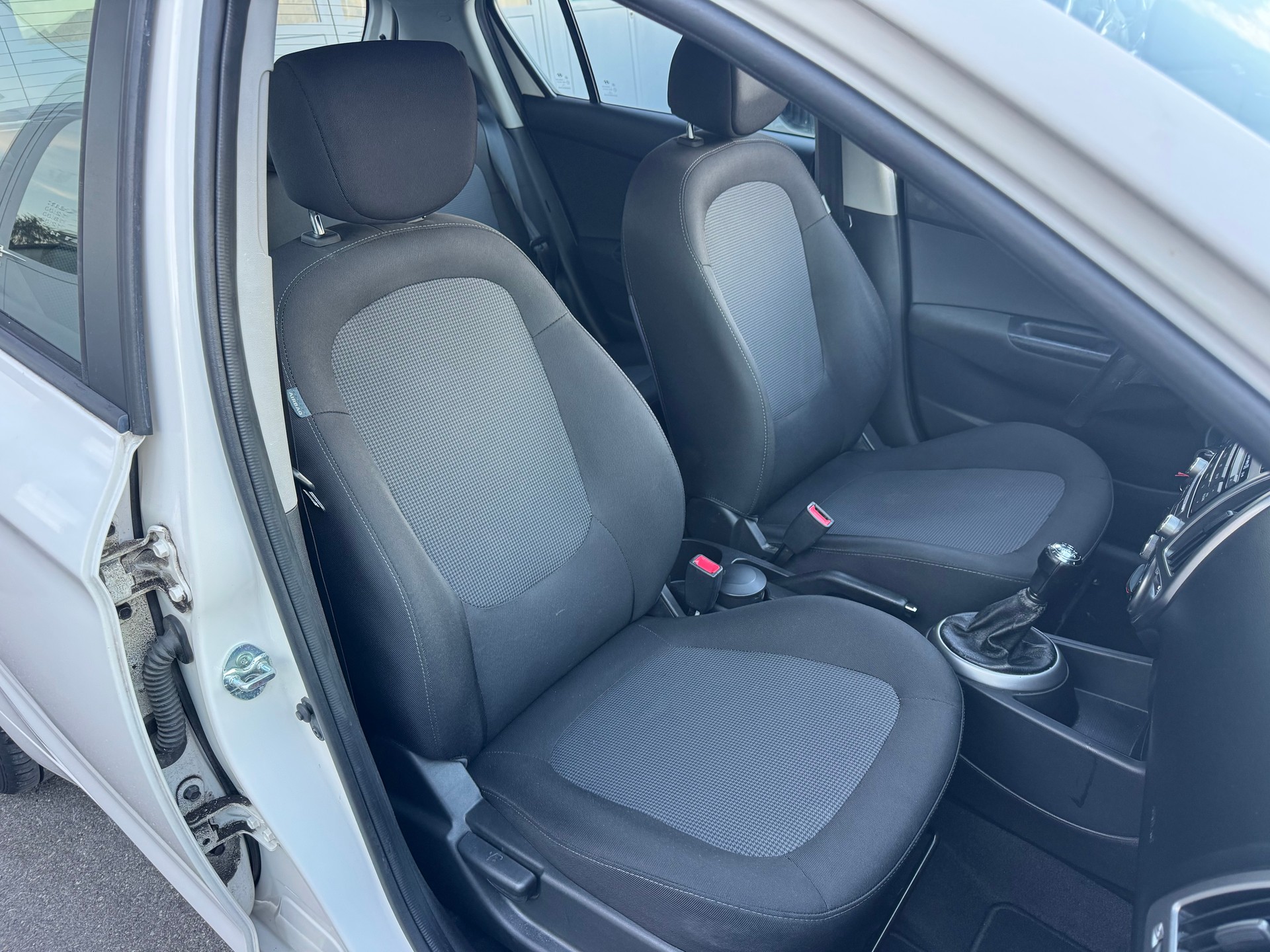 HYUNDAI i20 1.2 Comfort-image-15