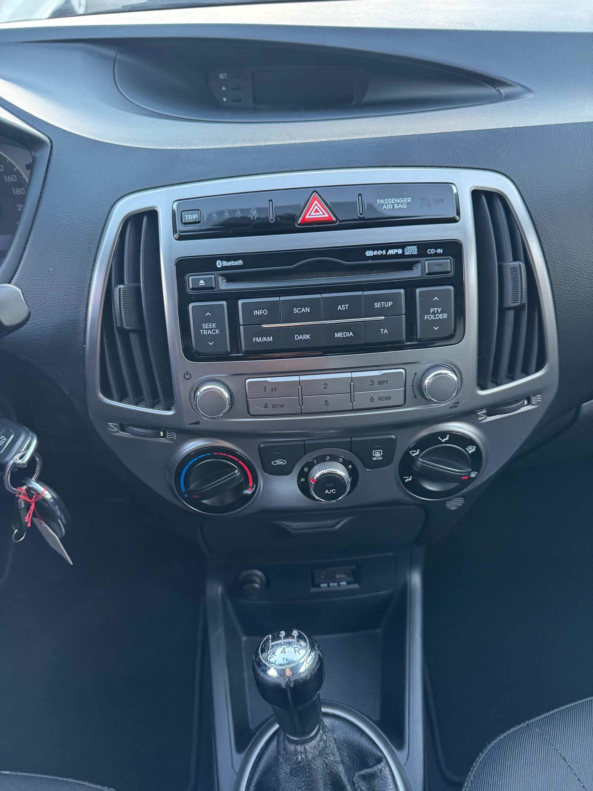 HYUNDAI i20 1.2 Comfort-image-27