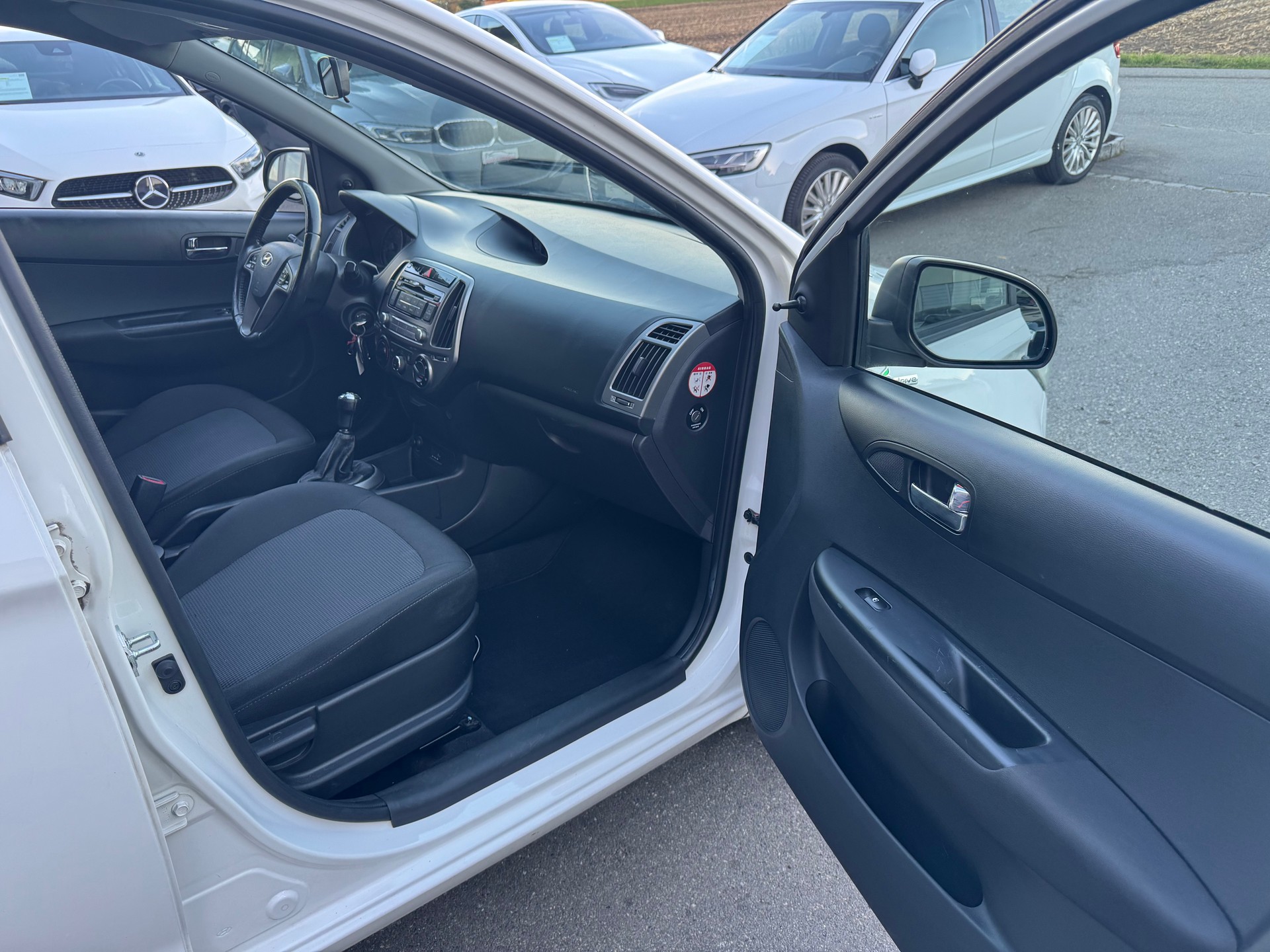 HYUNDAI i20 1.2 Comfort-image-13