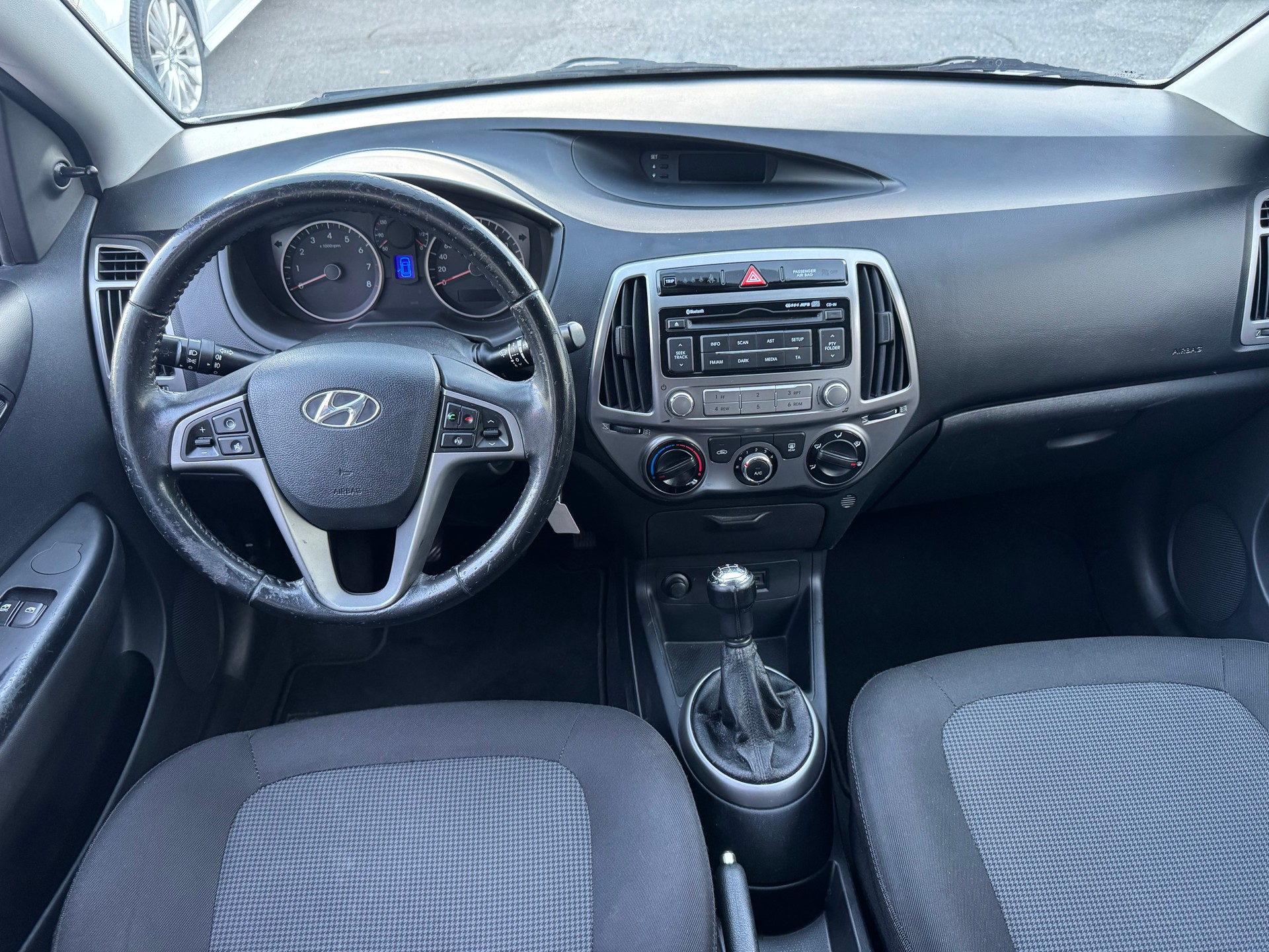 HYUNDAI i20 1.2 Comfort-image-25