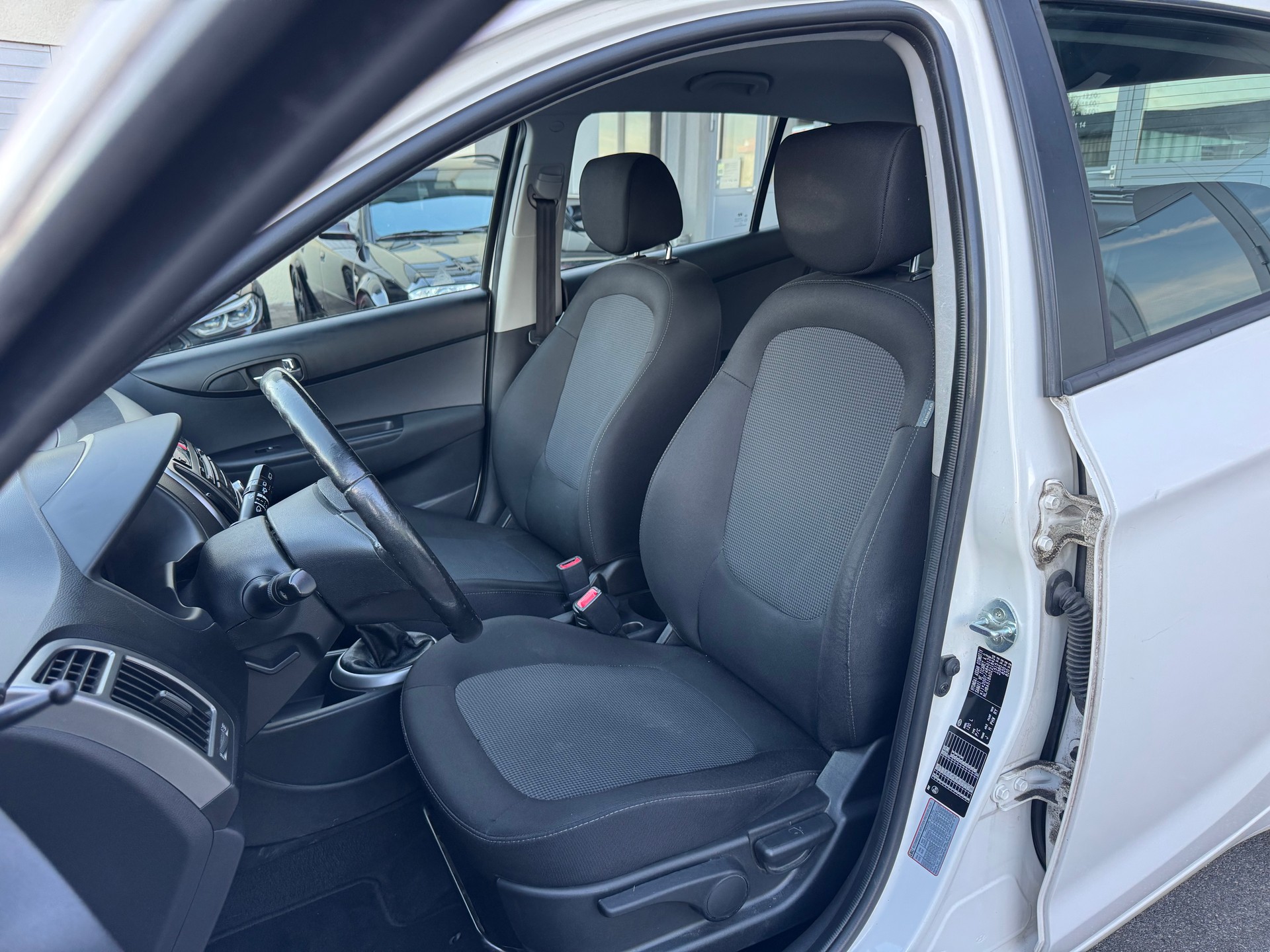 HYUNDAI i20 1.2 Comfort-image-24