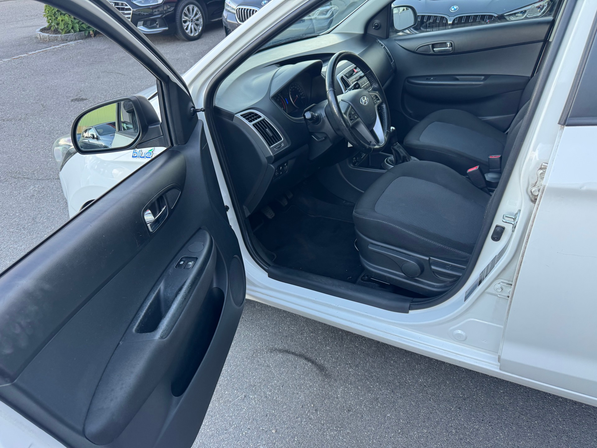 HYUNDAI i20 1.2 Comfort-image-23