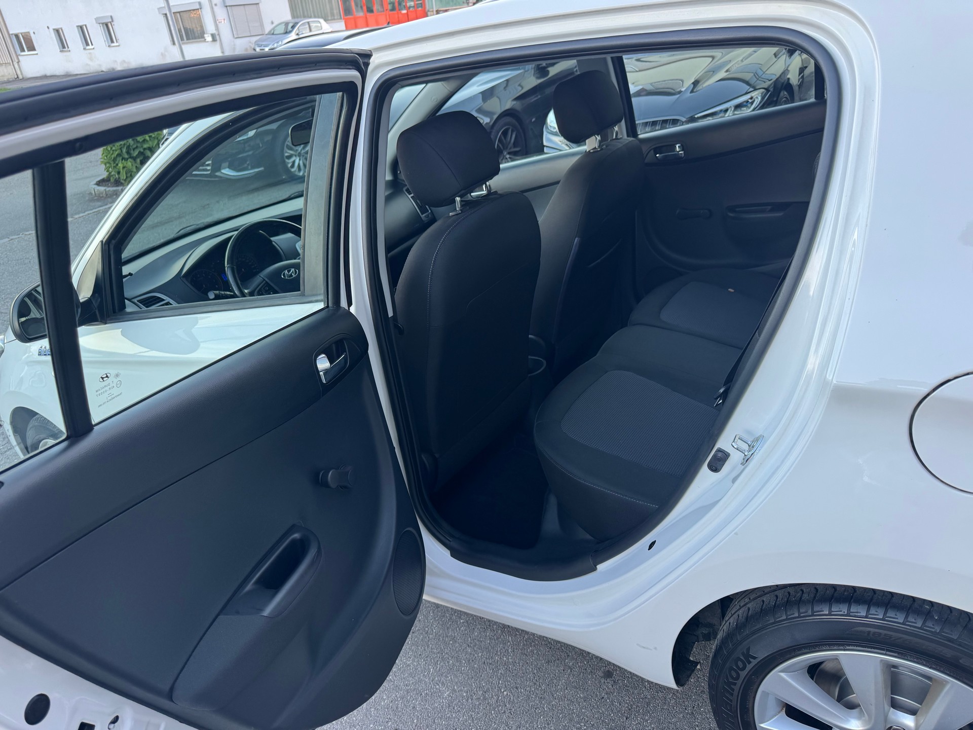 HYUNDAI i20 1.2 Comfort-image-21