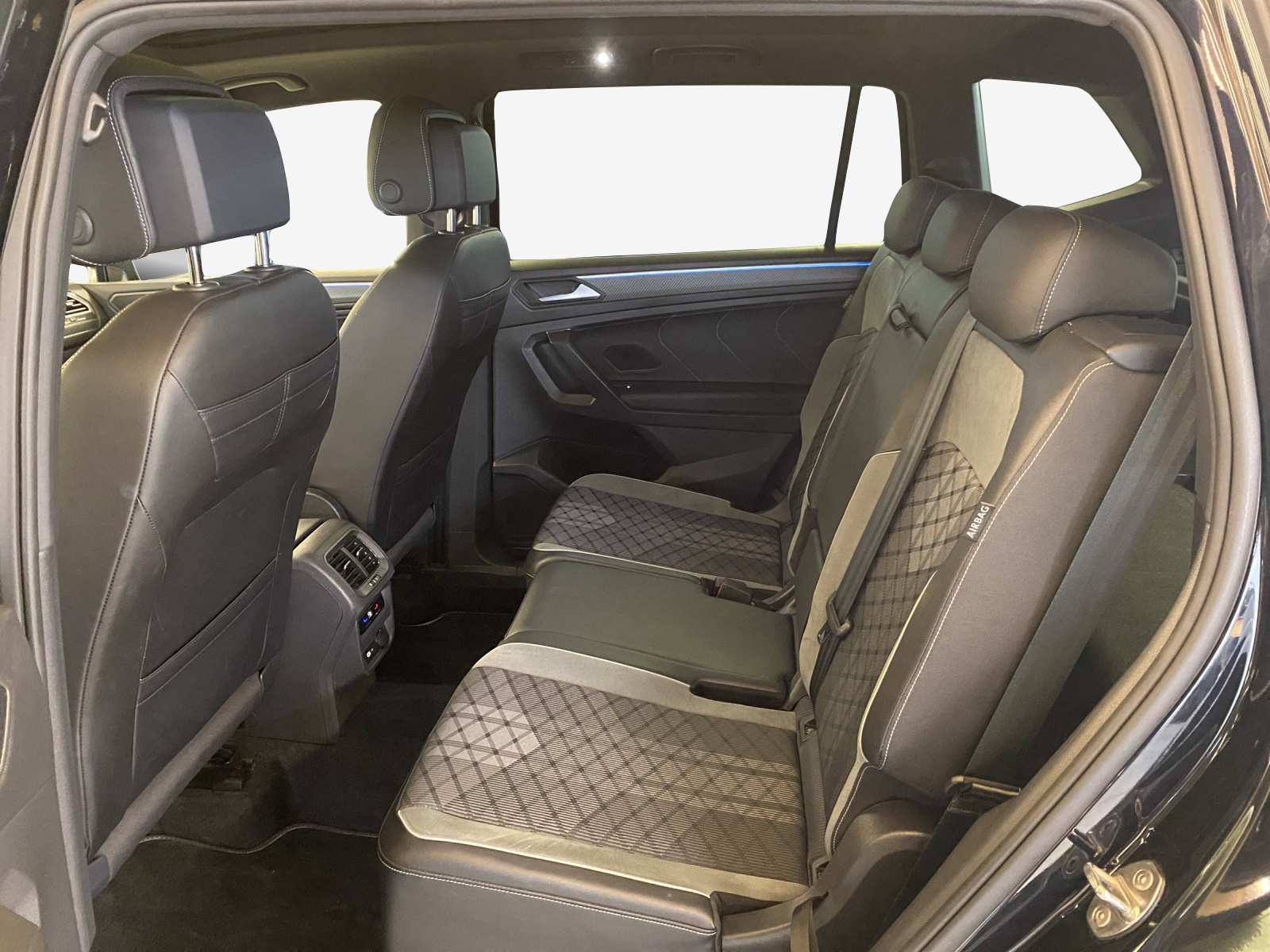 VW Tiguan Allspace 2.0TSI R-Line 4Motion DSG-image-11