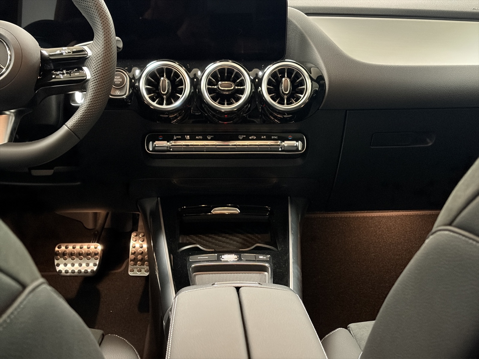 MERCEDES-BENZ GLA 200 Night Star 7G-DCT-image-12